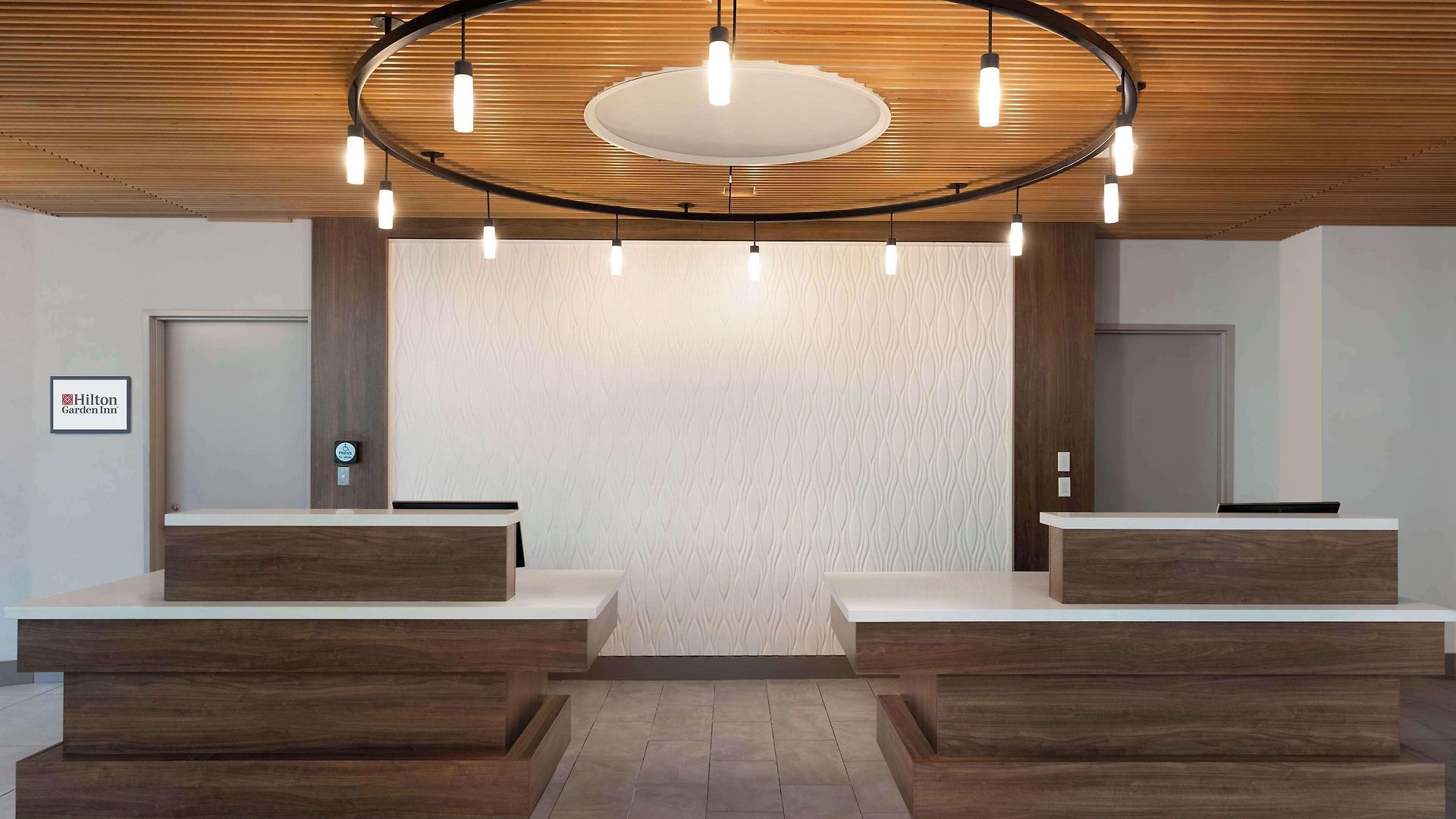 Hilton Garden Long Island Hotel 3*