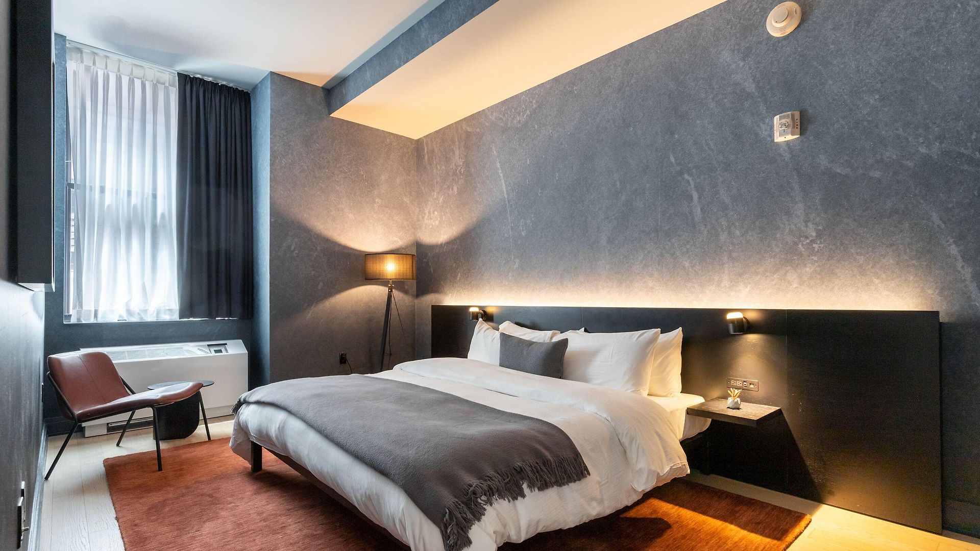 Mint House 70 Pine By Kasa New York