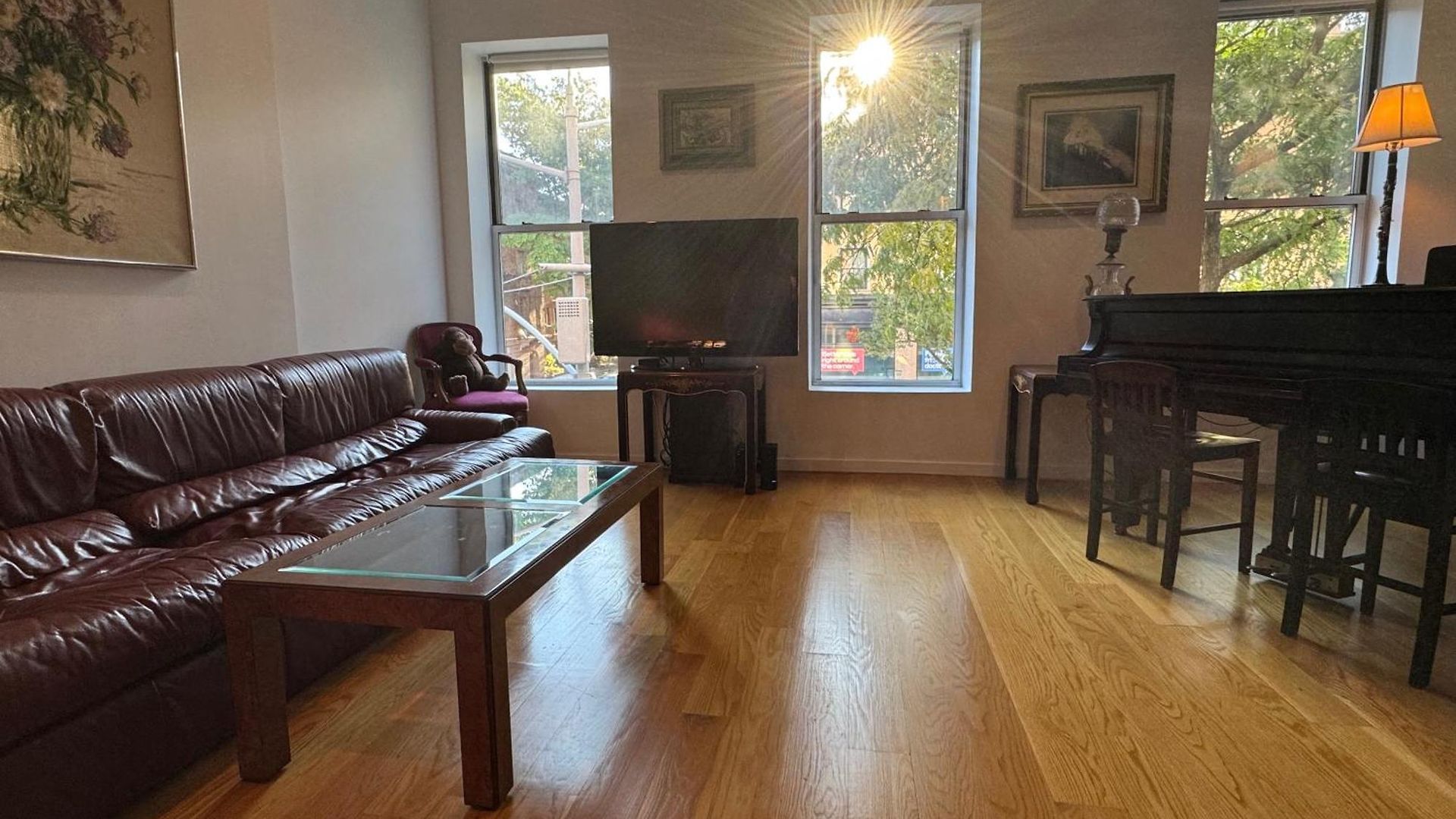 Large And Luxurious In Strivers Row Apartment *