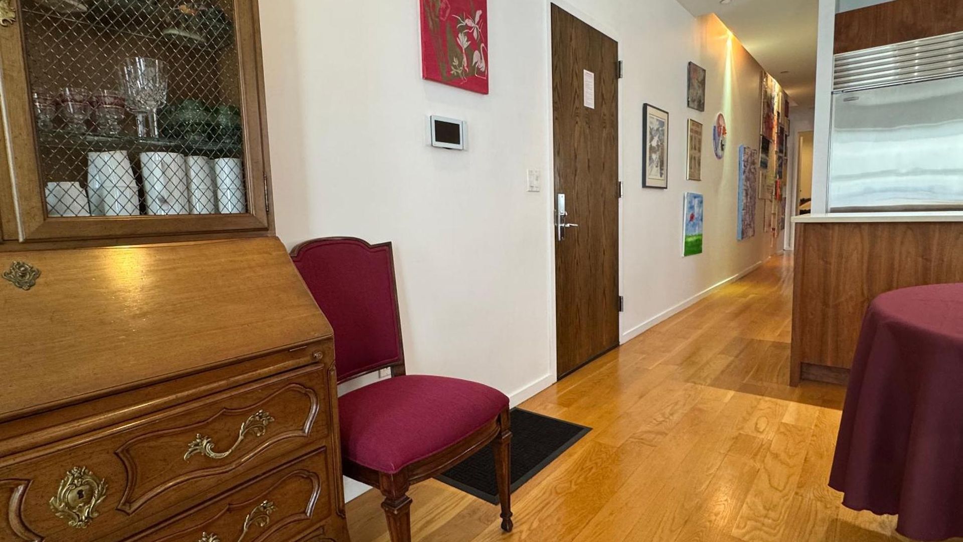 Large And Luxurious In Strivers Row Apartment *