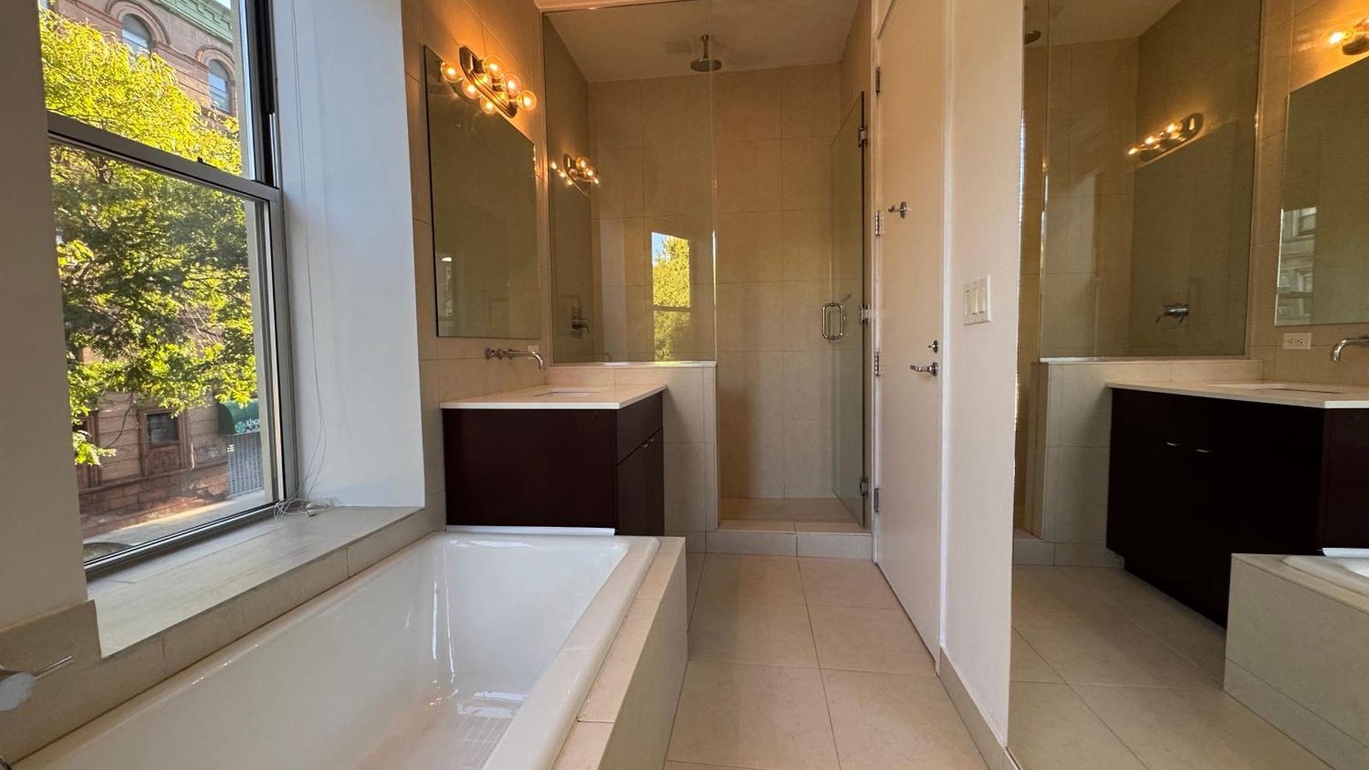 Large And Luxurious In Strivers Row Apartment