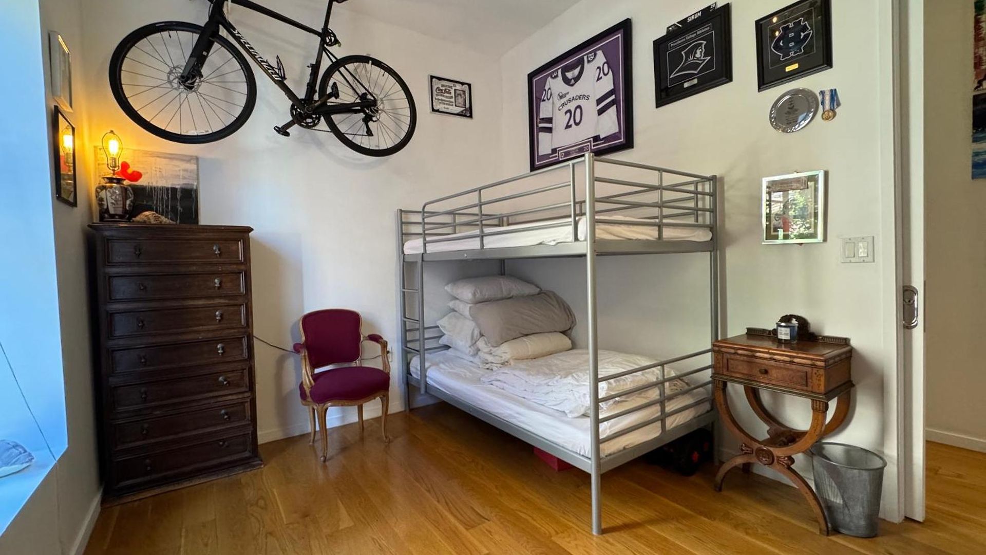 Large And Luxurious In Strivers Row Apartment New York
