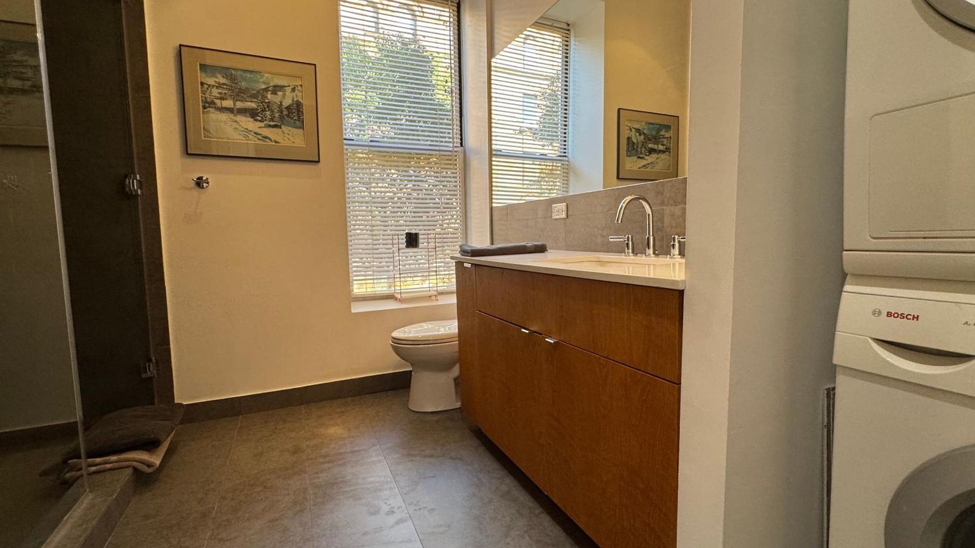 Large And Luxurious In Strivers Row Apartment