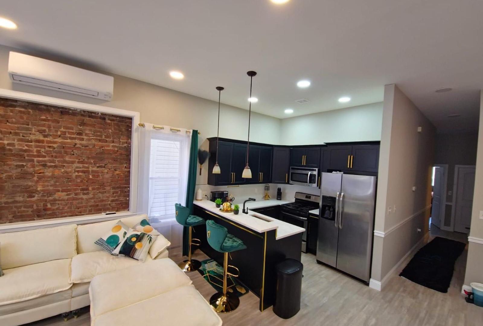 Brooklyn Brownstone Designer Apartment *