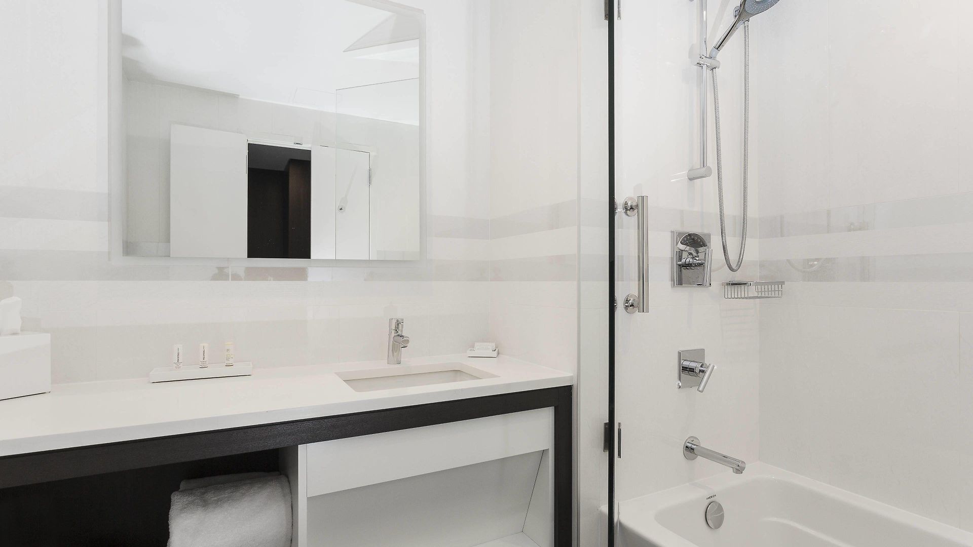 Courtyard By Marriott Long Island City/new York Manhattan View 3*