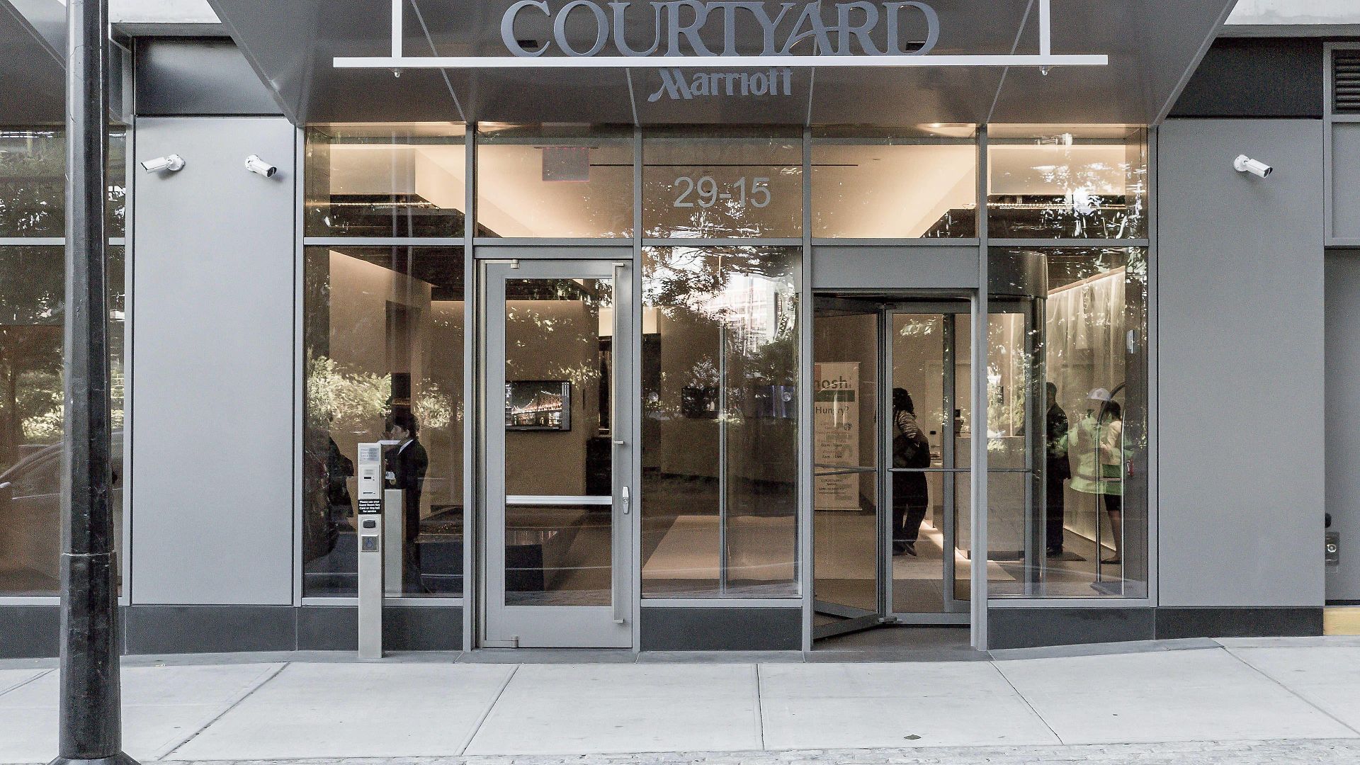 Courtyard By Marriott Long Island City/new York Manhattan View 3*