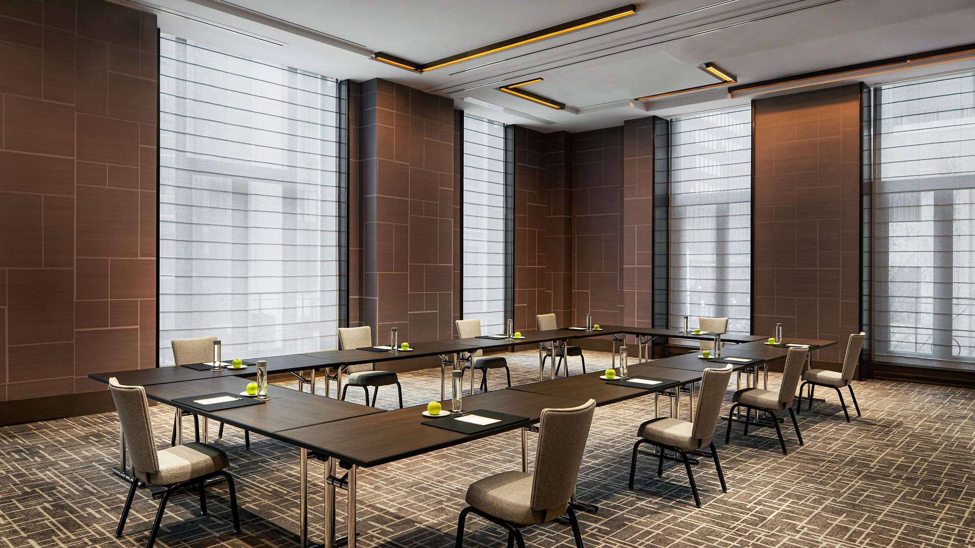 Four Seasons Downtown Hotel 5*