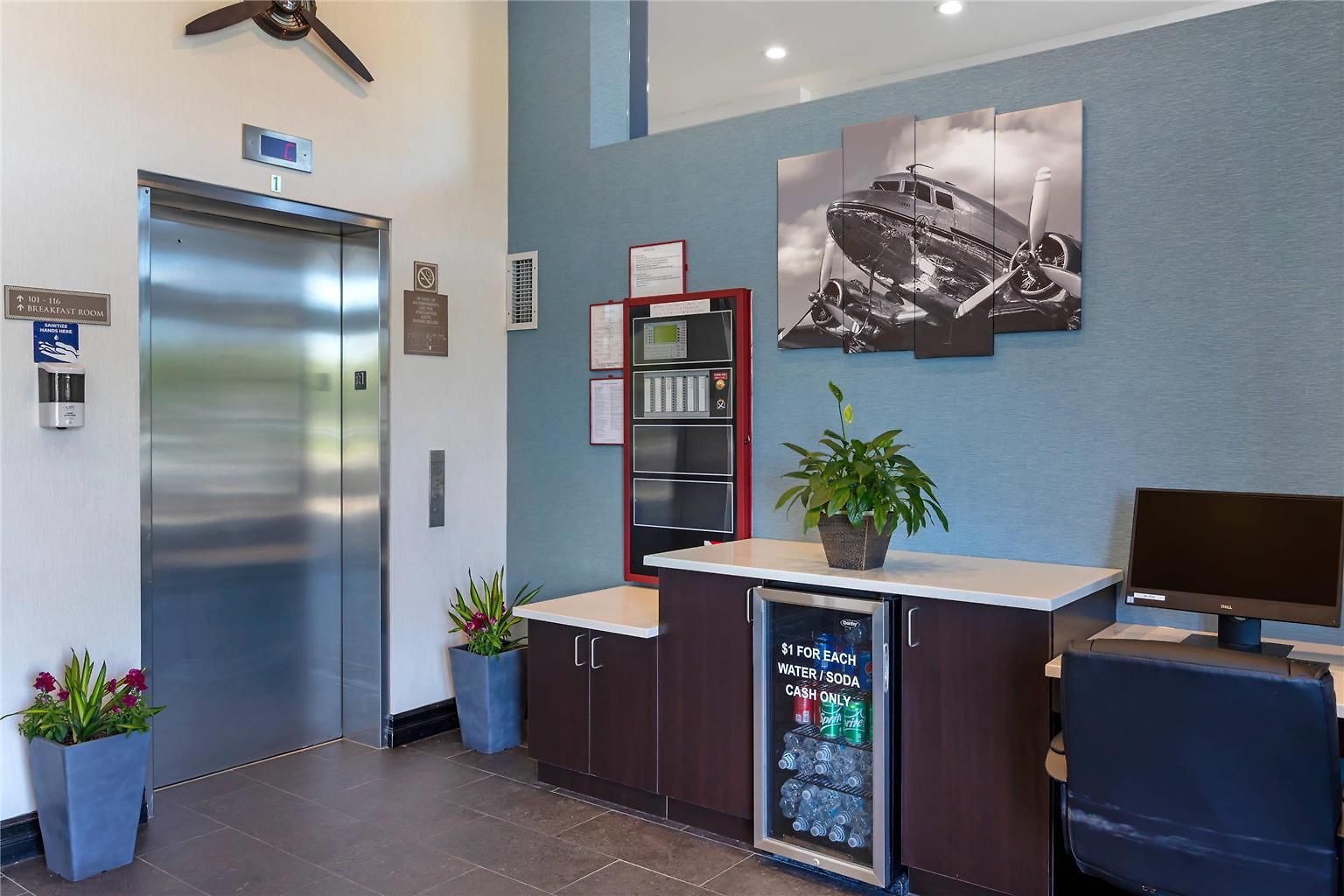 Avion Near Lga Airport, An Ascend Collection * New York