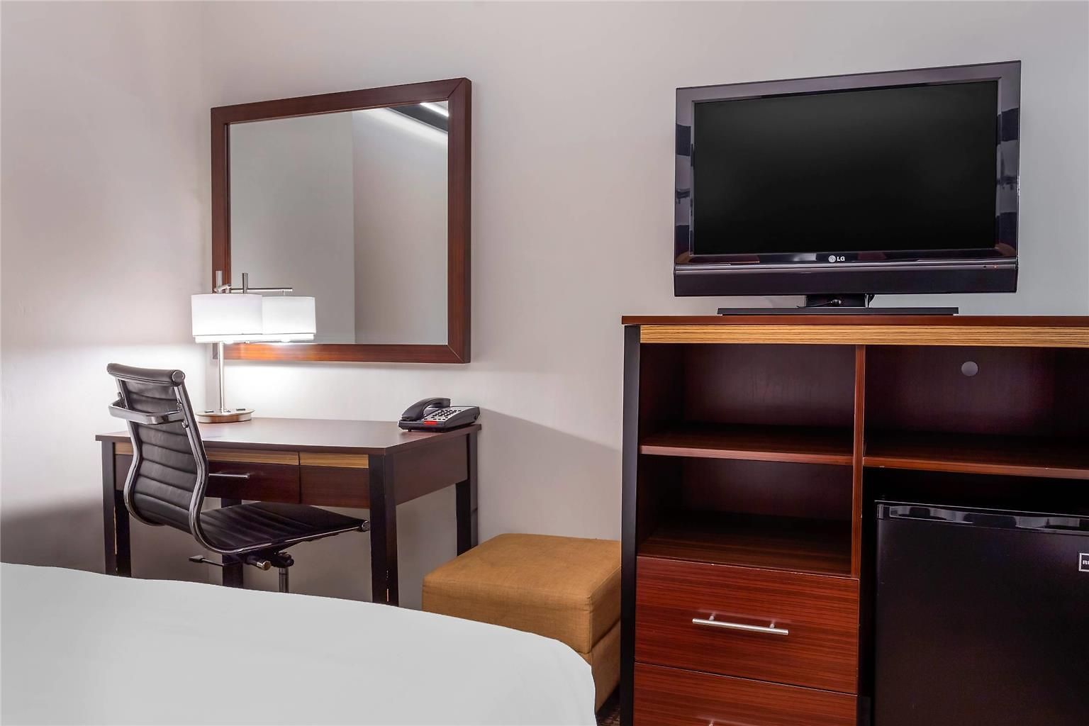 Avion Near Lga Airport, An Ascend Collection Hotel