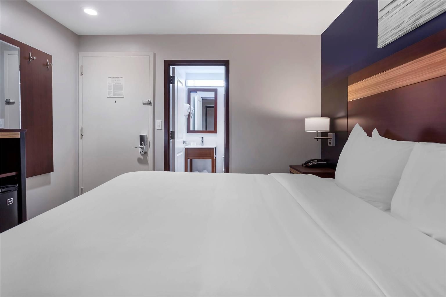 Avion Near Lga Airport, An Ascend Collection * New York