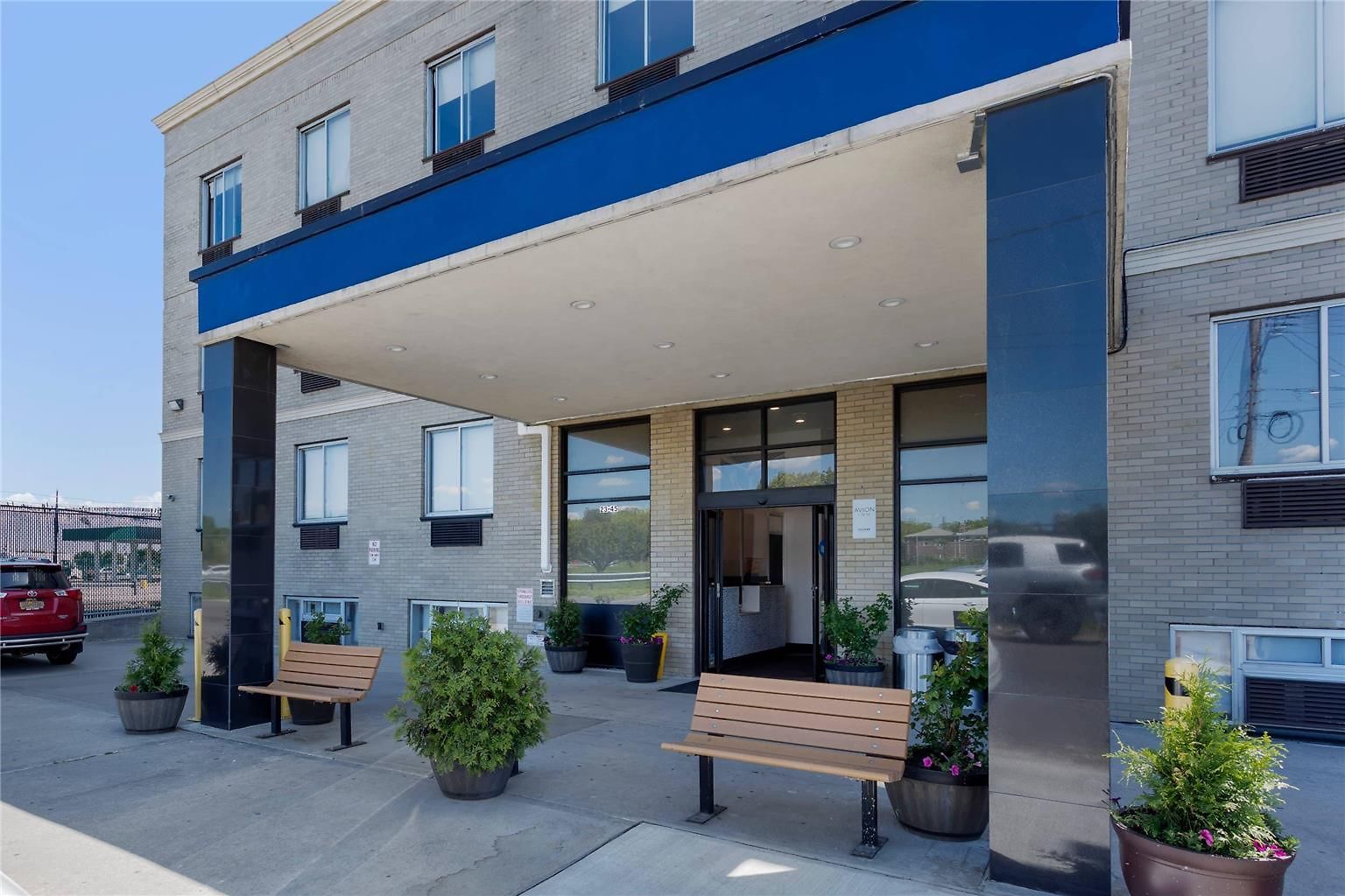 Avion Near Lga Airport, An Ascend Collection New York
