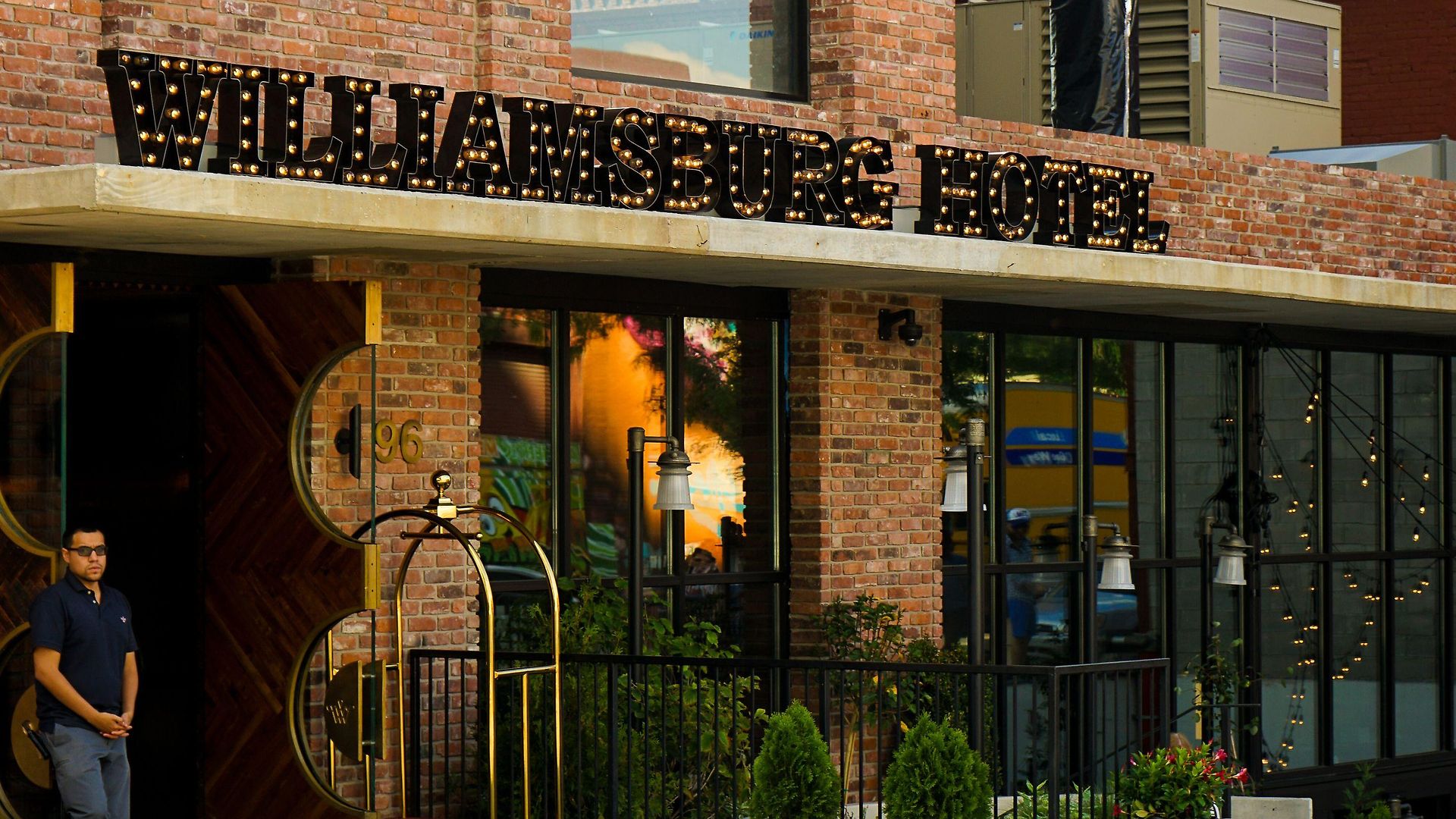 Arlo Williamsburg 5*