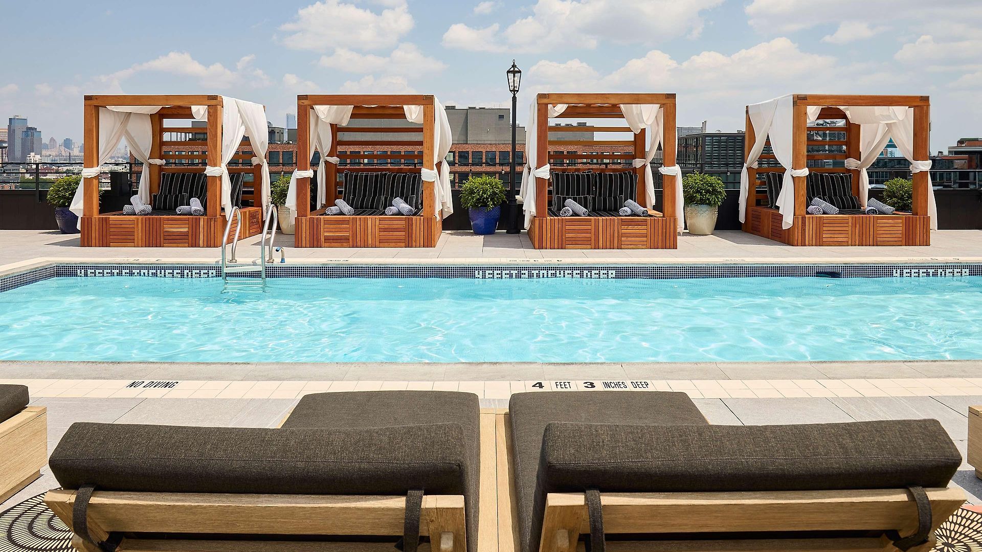 Arlo Williamsburg Hotel