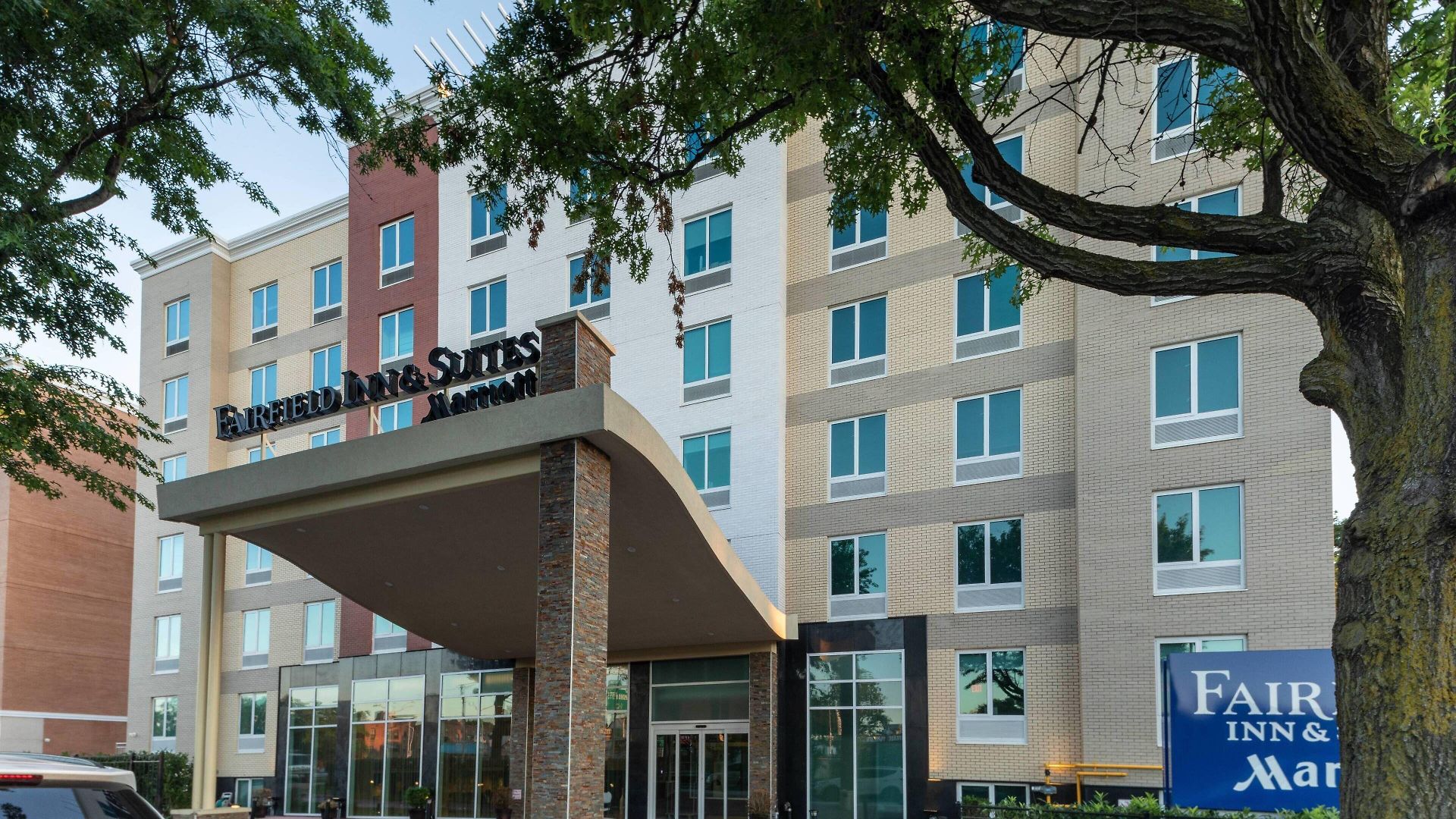 Hotel Fairfield & By Marriott Queens/fresh Meadows
