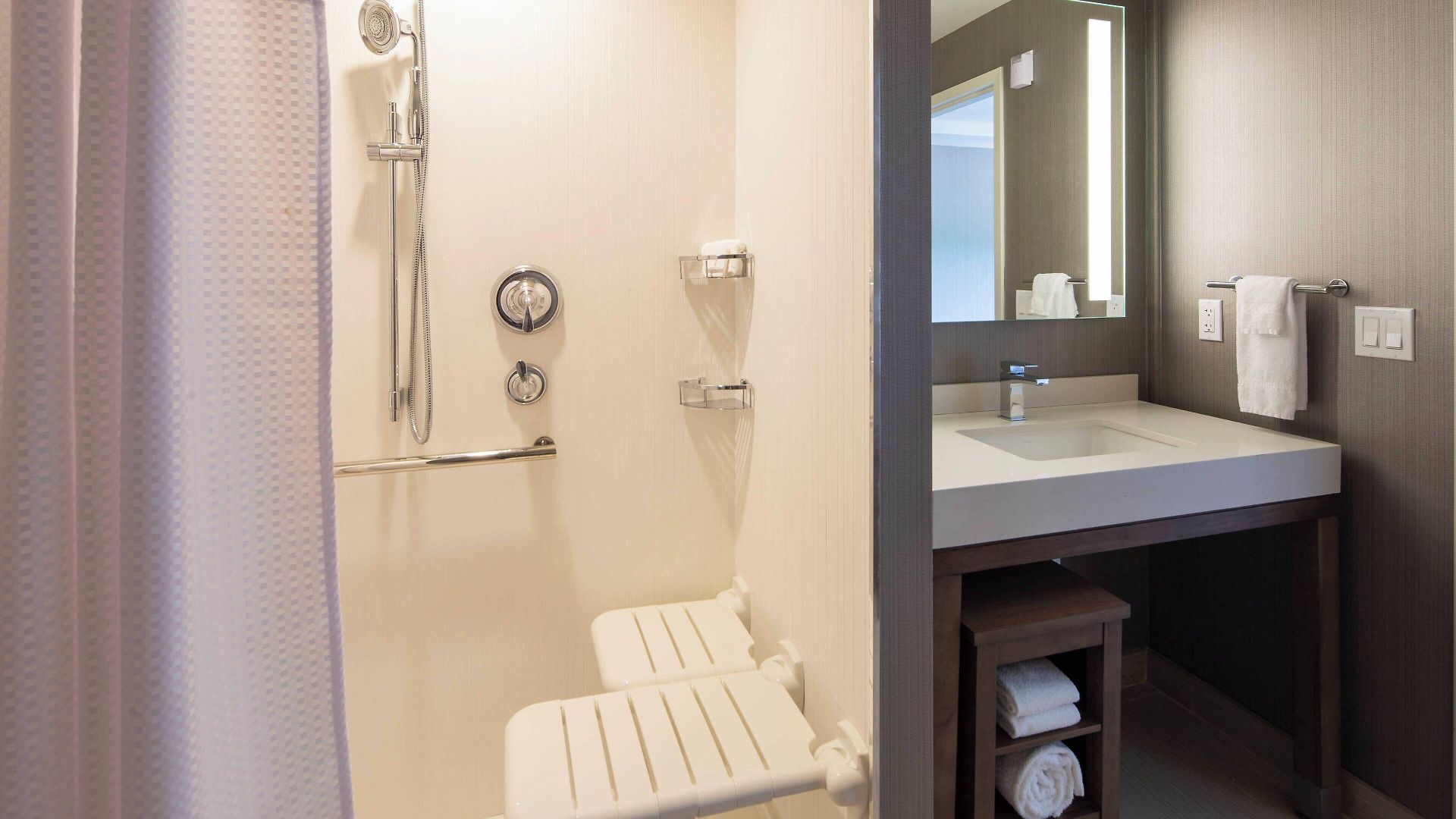 Courtyard By Marriott Queens/fresh Meadows Hotel New York