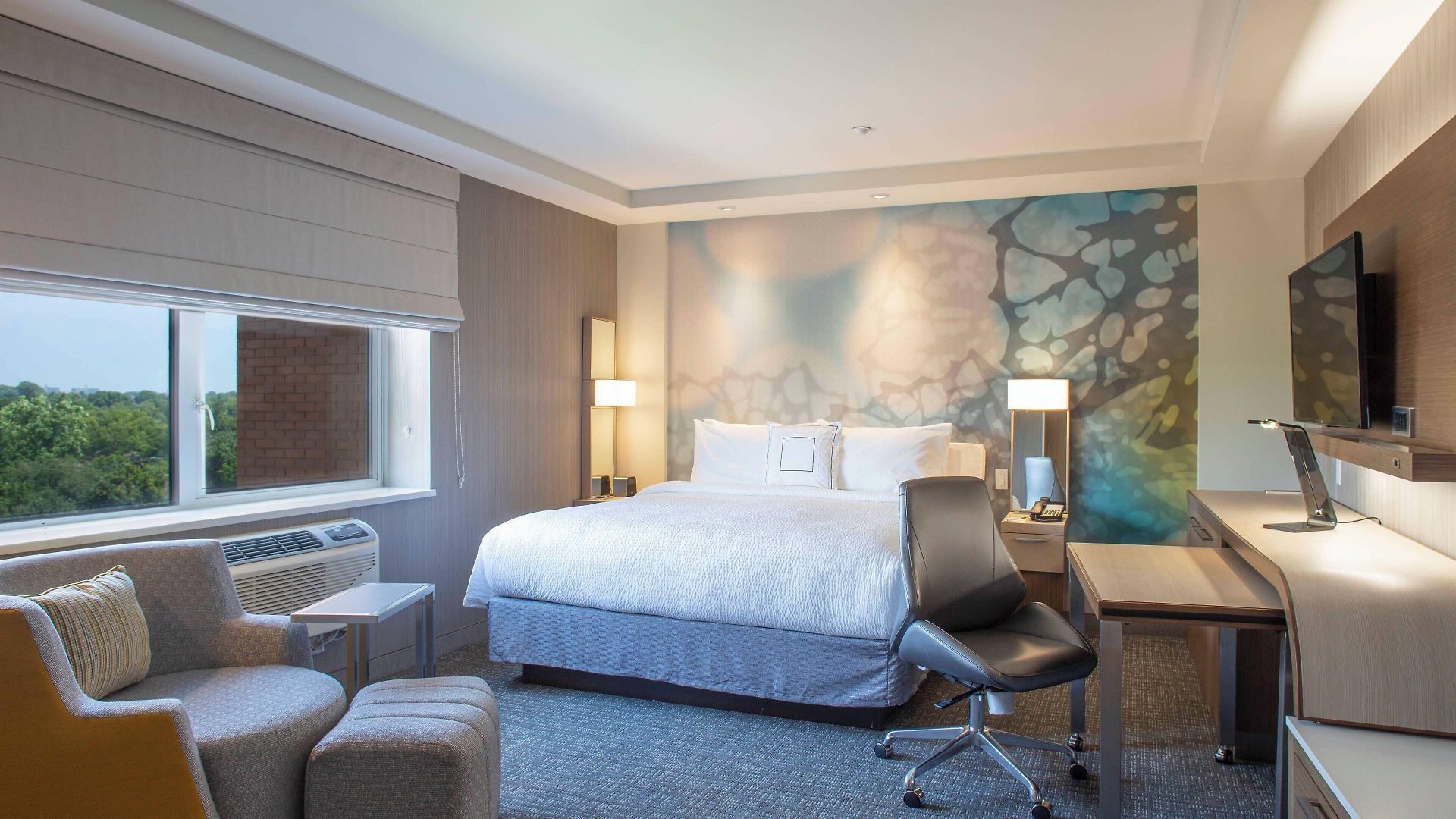 Courtyard By Marriott Queens/fresh Meadows