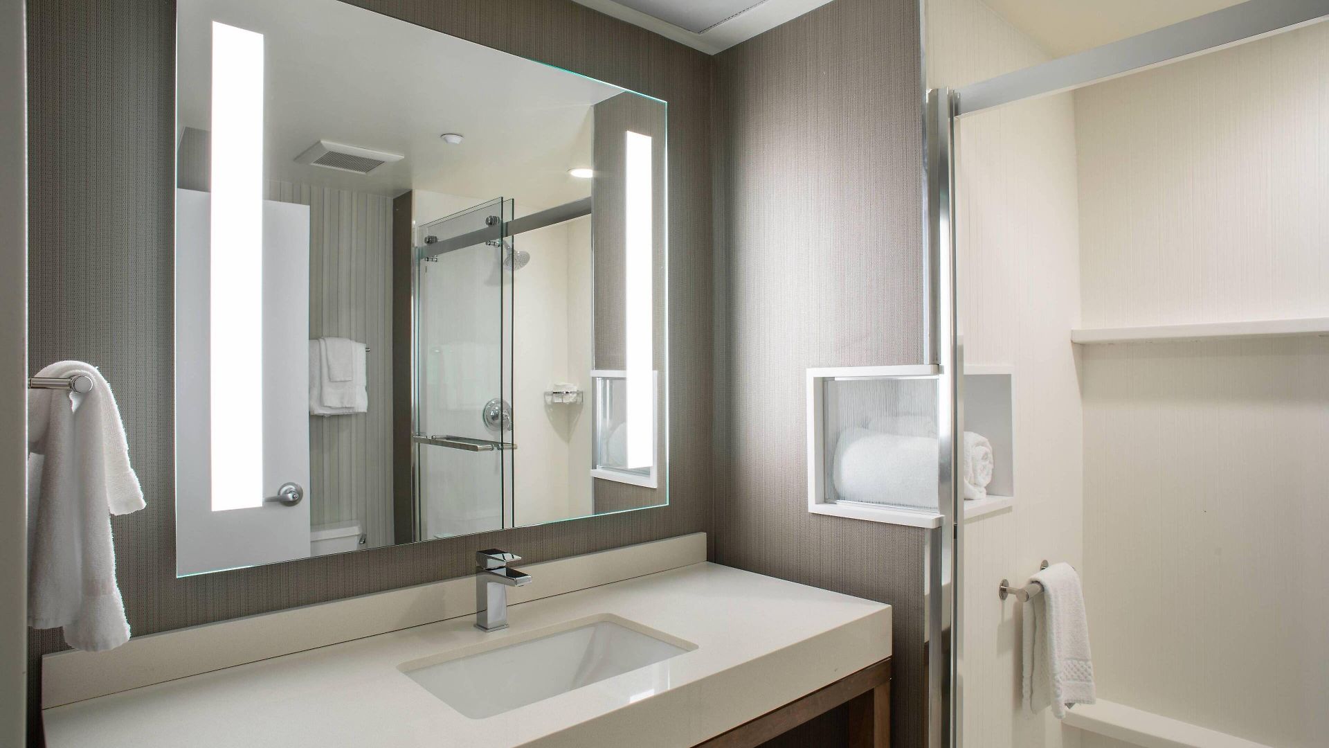 Courtyard By Marriott Queens/fresh Meadows 3*