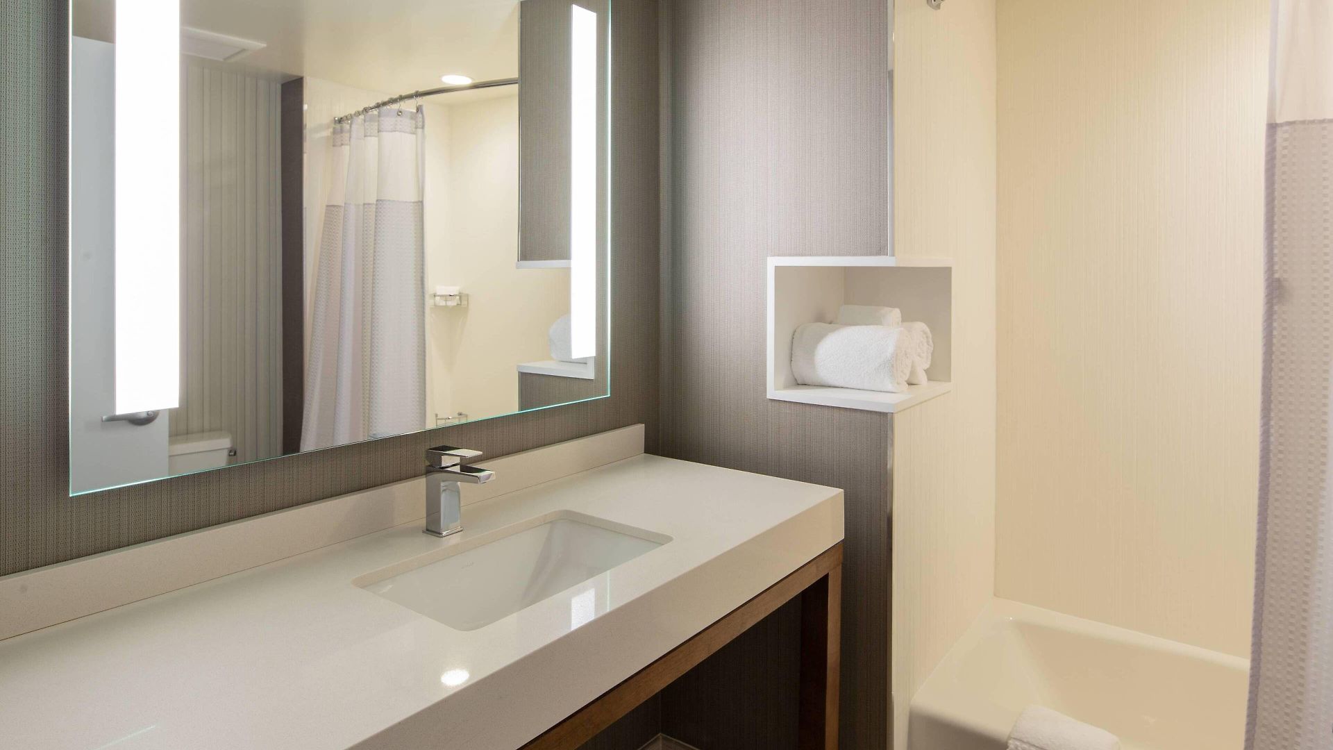 Hotel Courtyard By Marriott Queens/fresh Meadows 3*