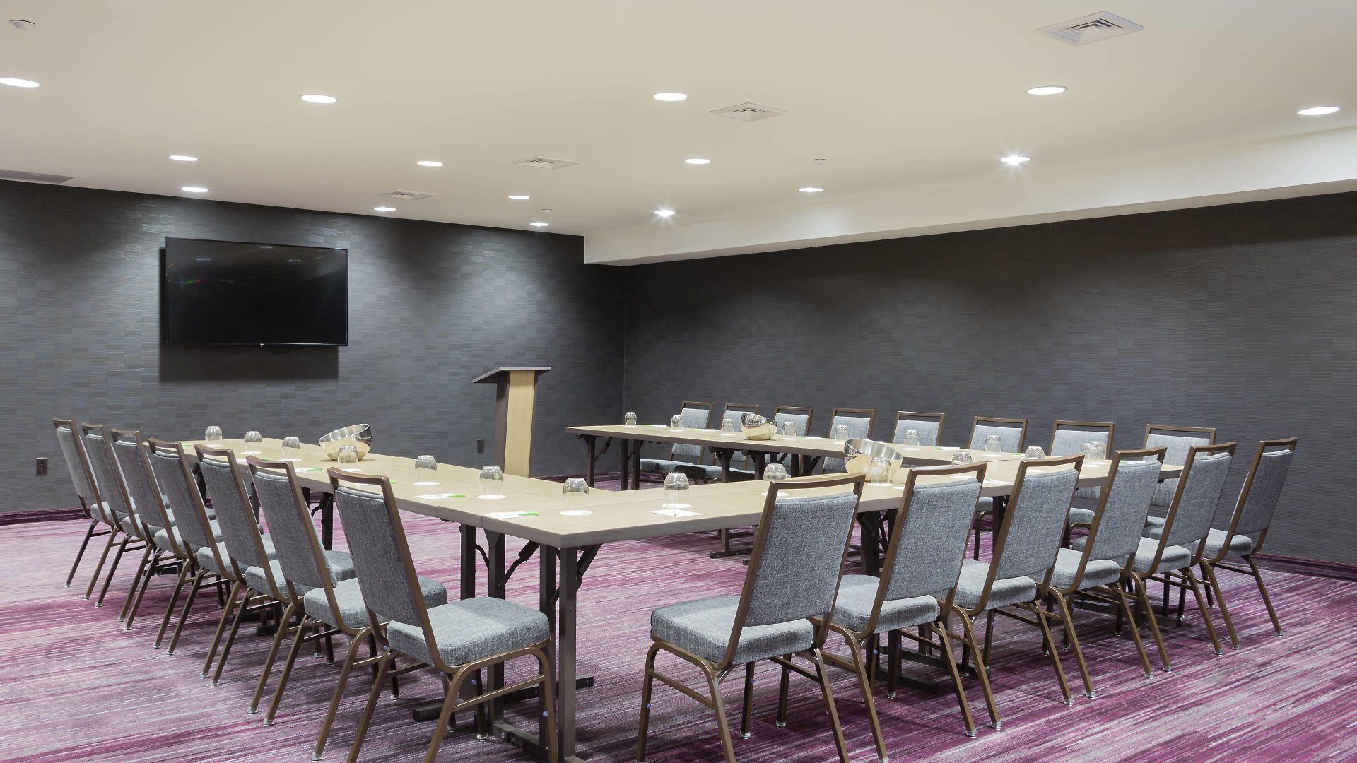 Courtyard By Marriott Queens/fresh Meadows New York
