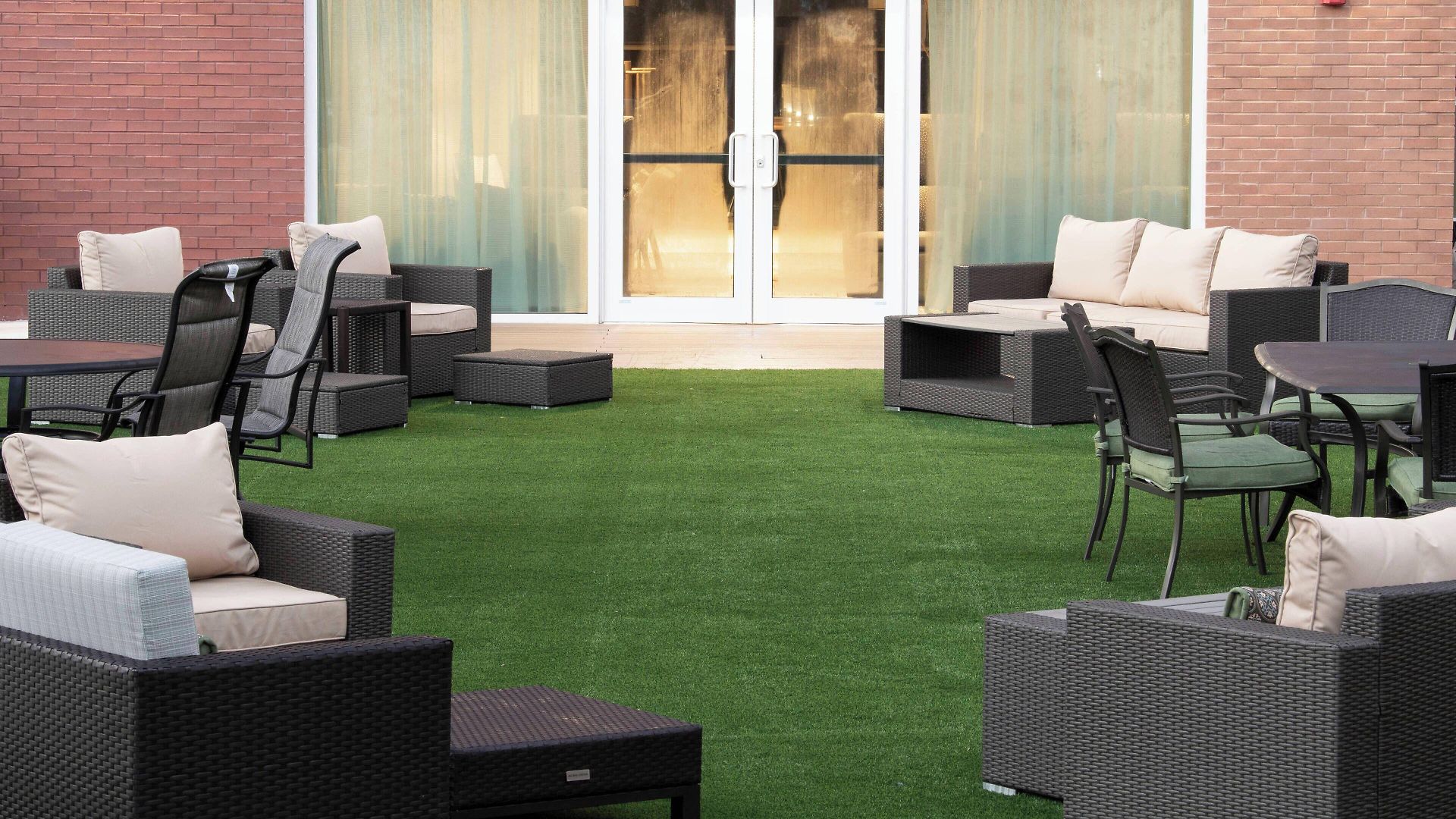 Courtyard By Marriott Queens/fresh Meadows Hotel