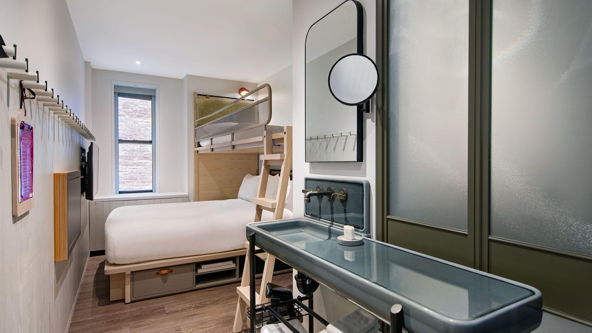 Moxy Nyc Times Square Hotel 3*