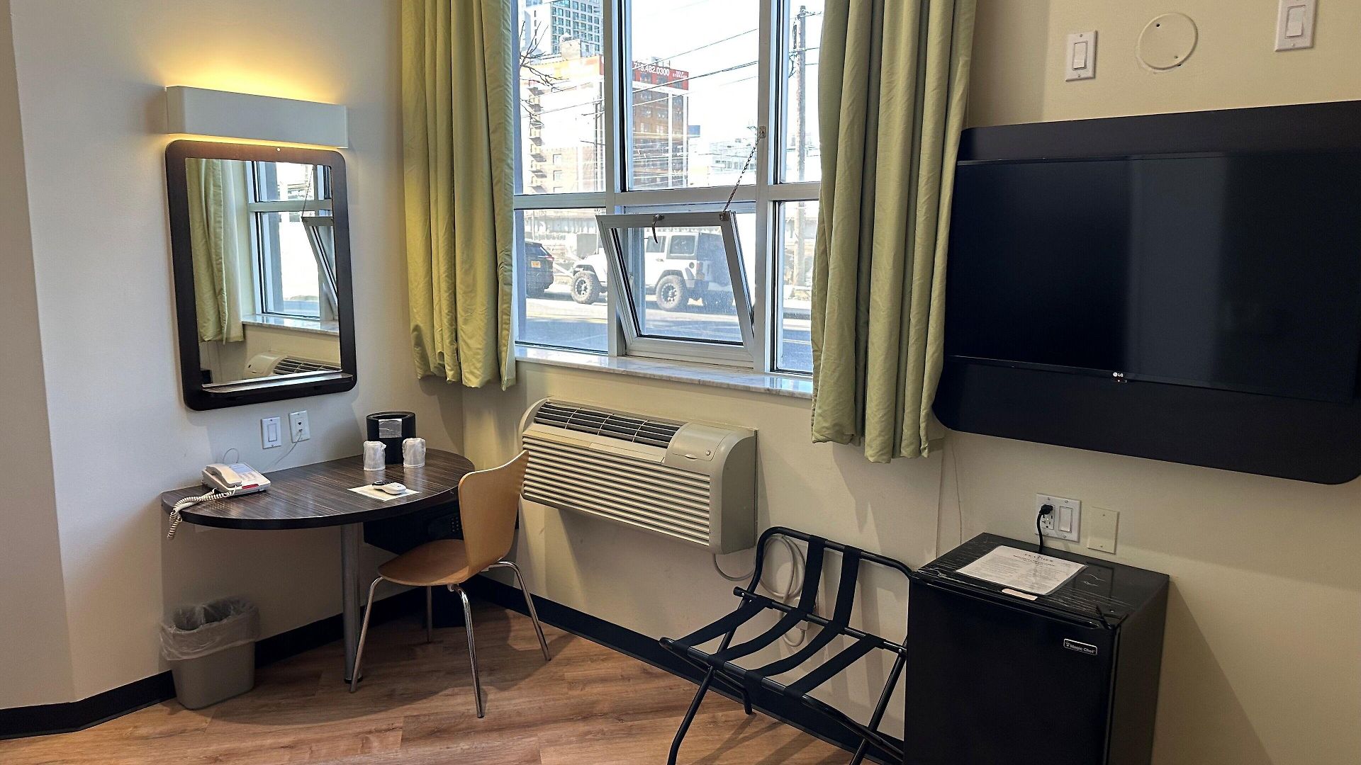 Feather Factory Hotel 3*