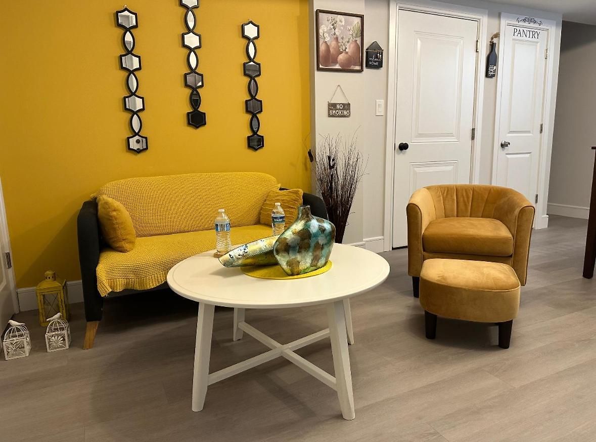 Rated - Upscale-cozy-stylish-affordable - Free Parking Homestay *