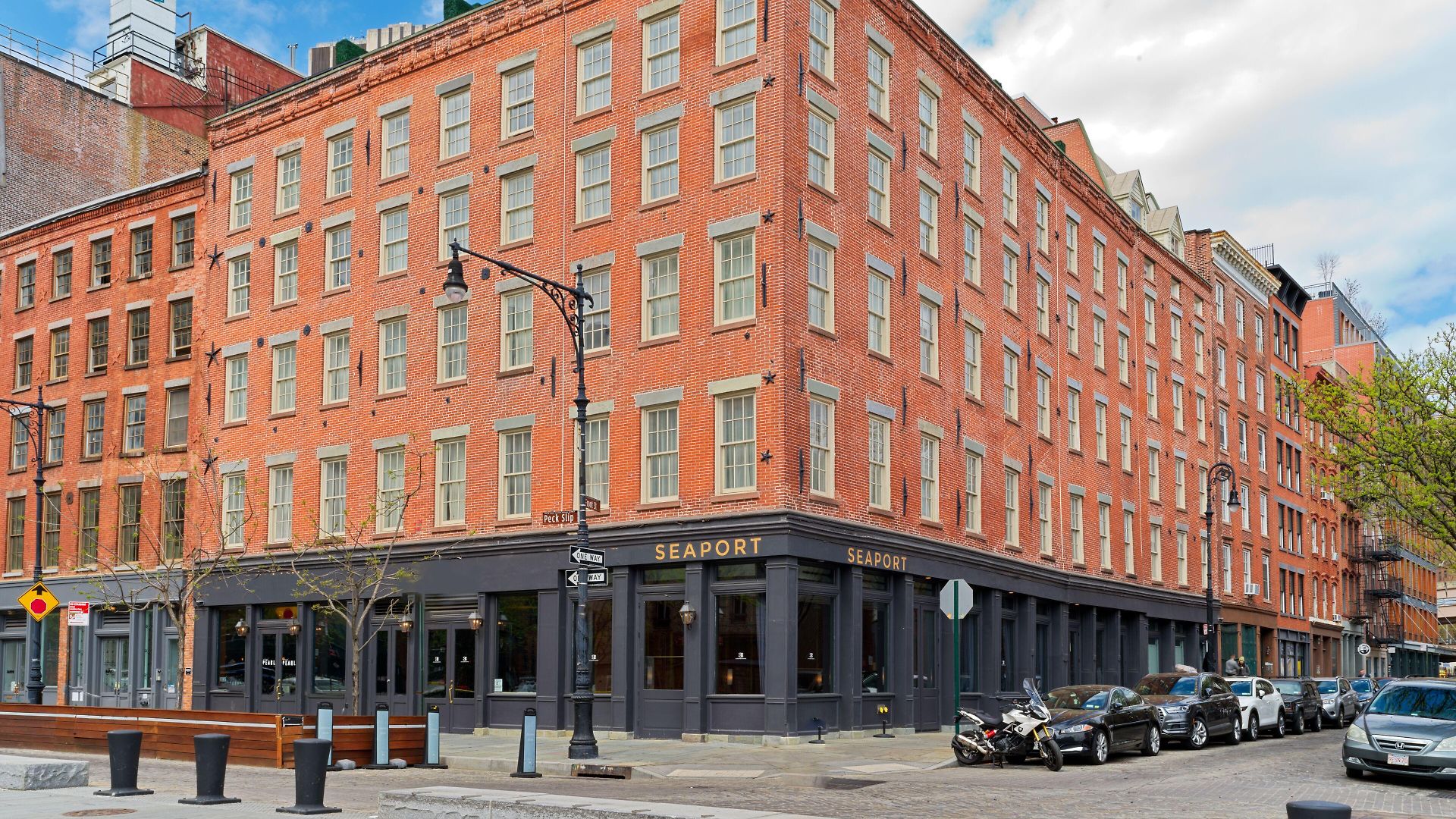 33 Hotel, City, Seaport Hotel 5*