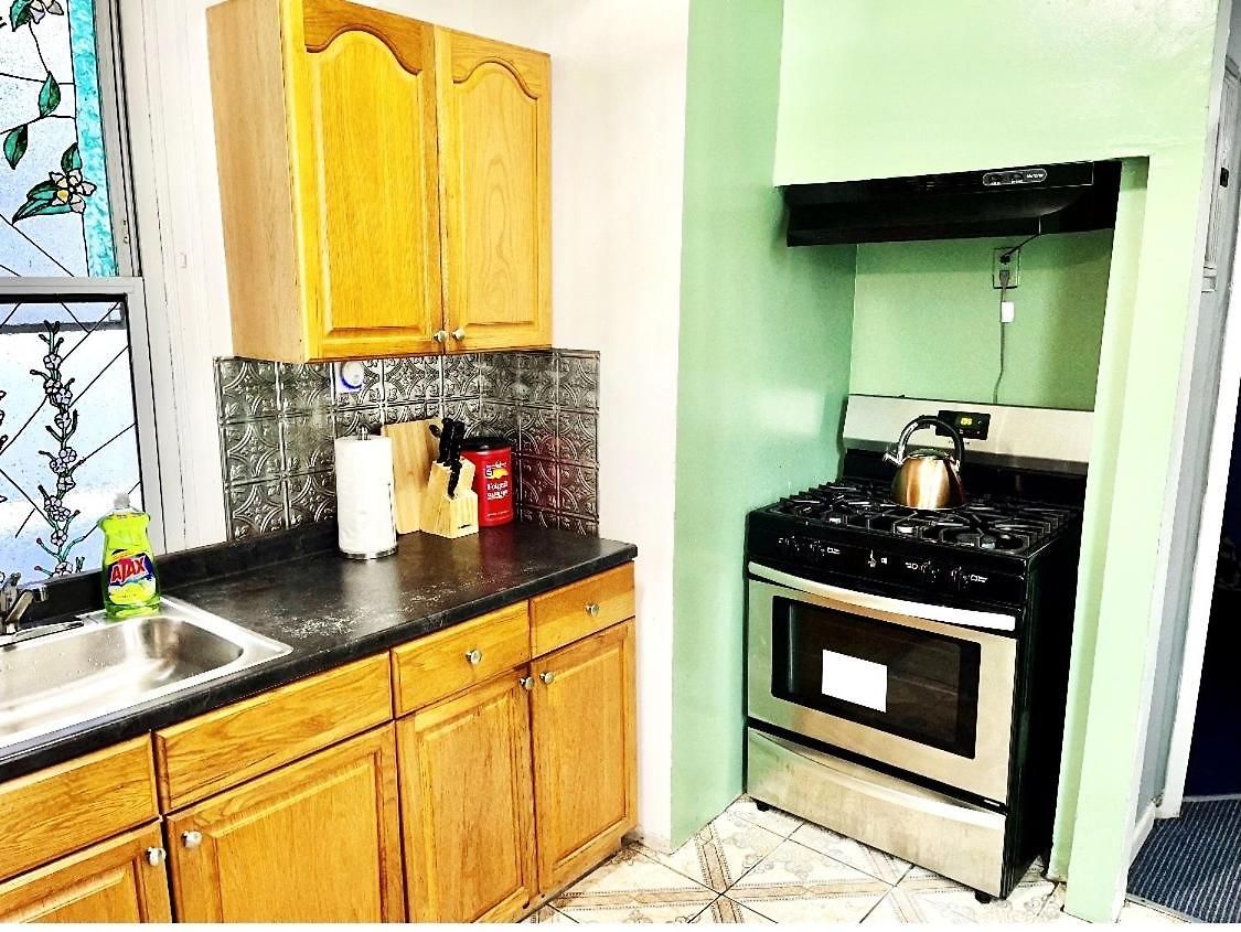 3 Bedrooms Huge In Lic, Very Close To Manhattan Apartment
