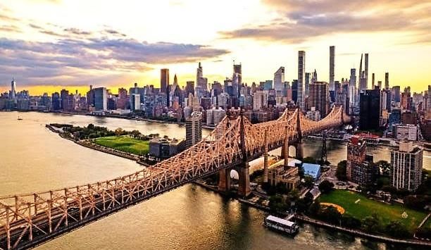 3 Bedrooms Huge In Lic, Very Close To Manhattan Apartment *