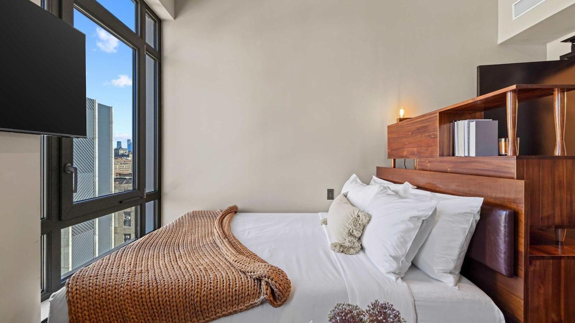Freeman 1201 By Rove Travel - With Shared Amenities