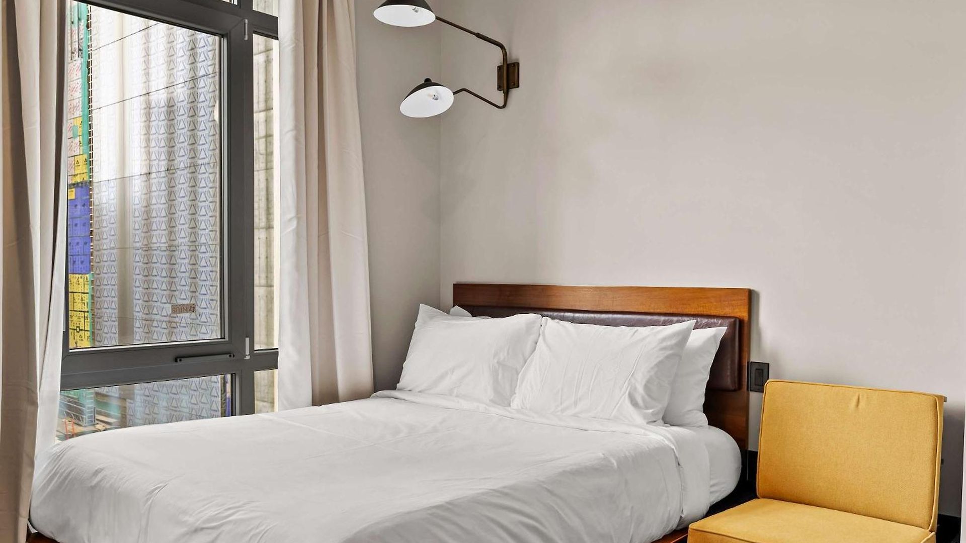 Freeman 701 By Rove Travel - With Shared Amenities New York