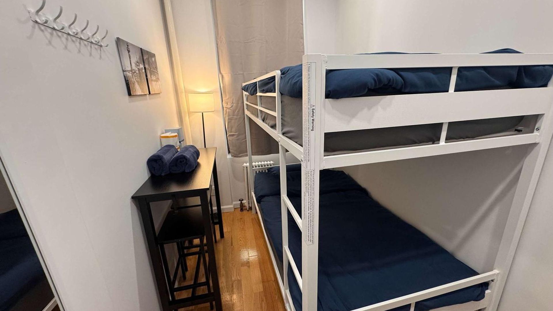 Apartment With Kitchen In Chelsea - Shared Bathroom - 3rd Floor Walk-up *
