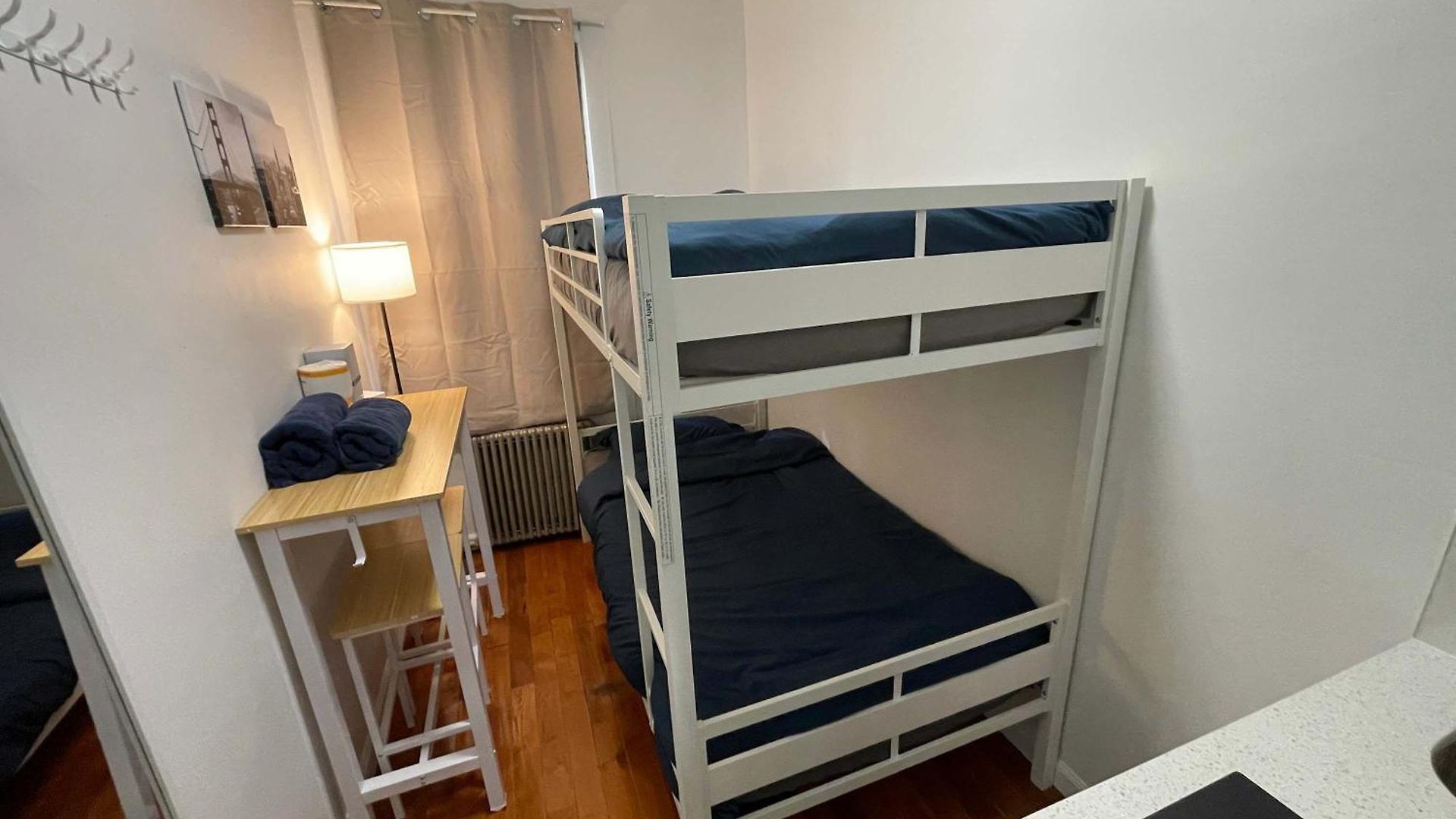 In Chelsea 2 With Kitchen - Shared Bathroom -5th Floor Walk-up Apartment *