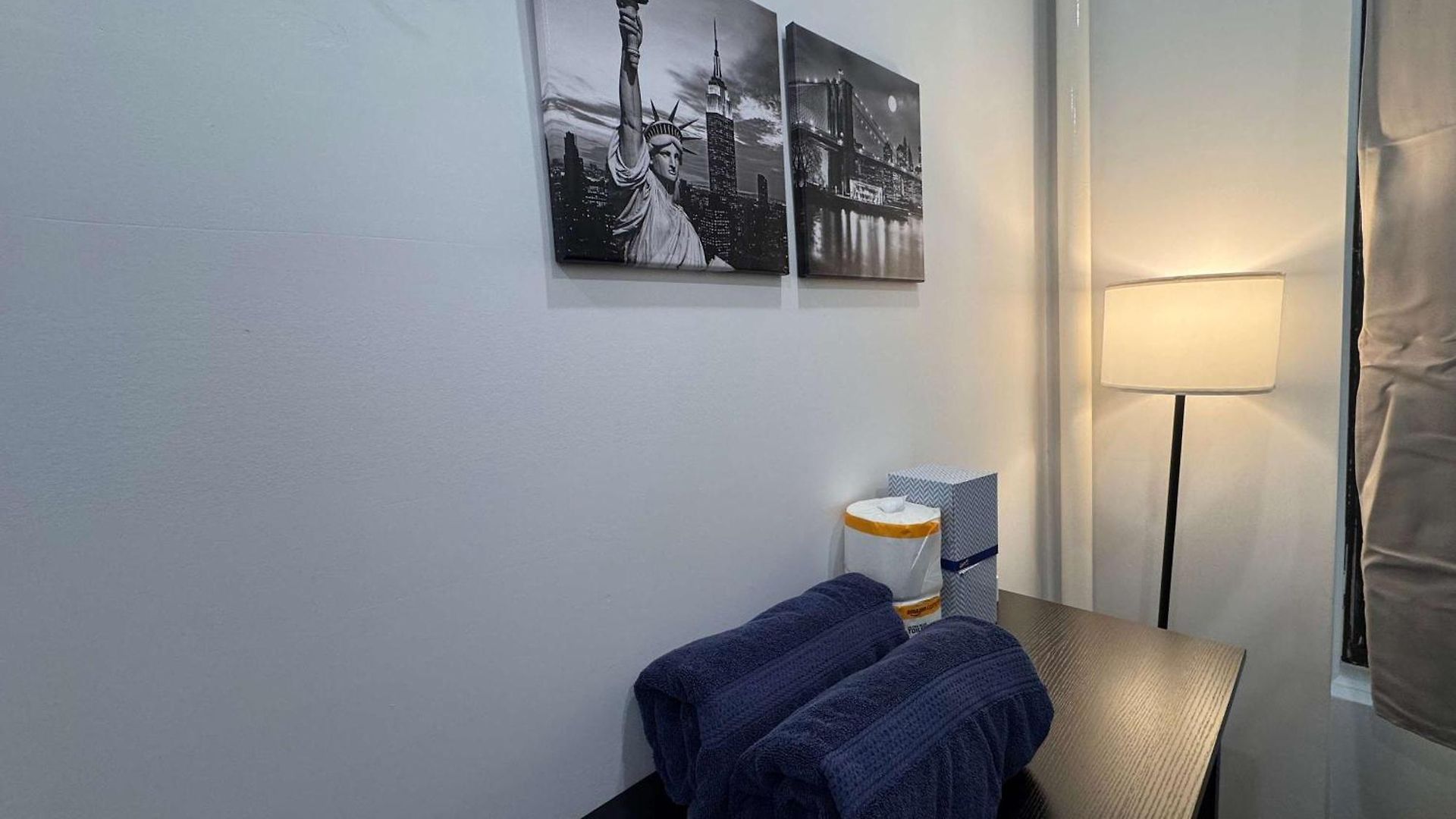 With Kitchen In Chelsea - Shared Bathroom - 3rd Floor Walk-up * New York