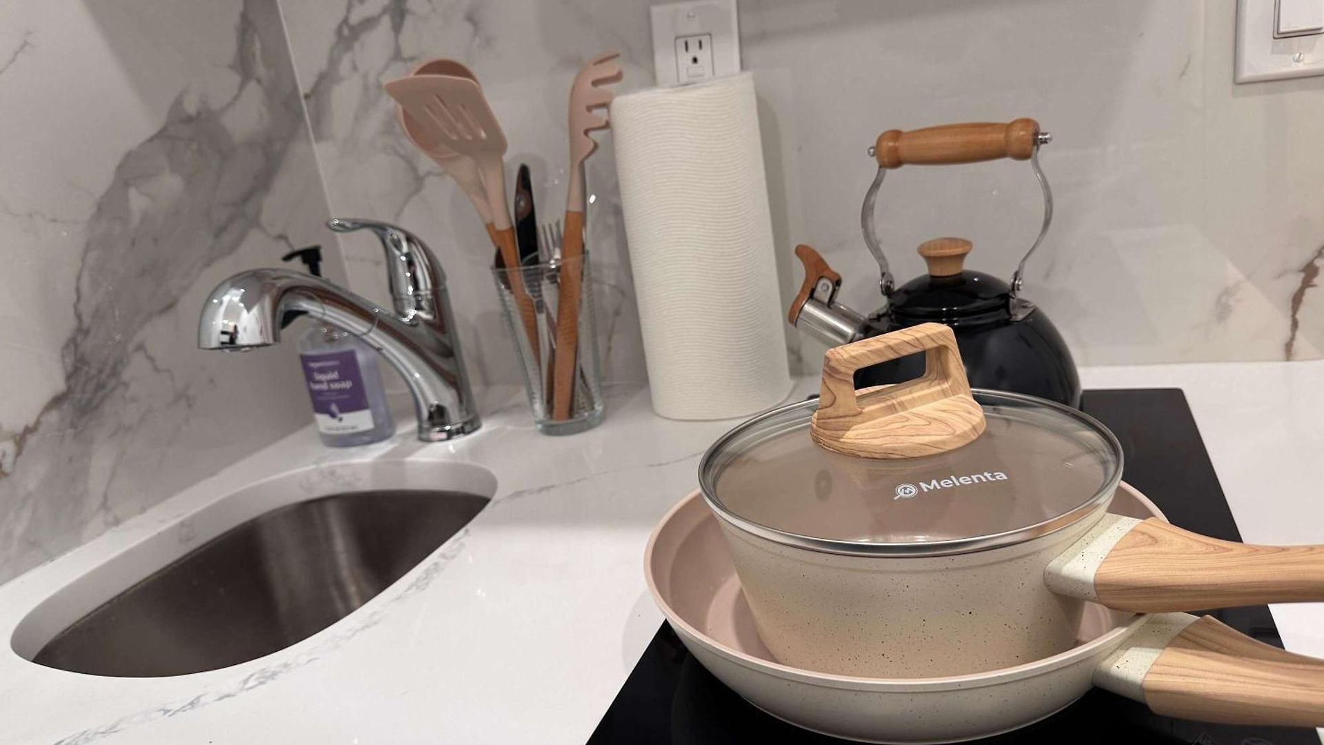 With Kitchen In Chelsea - Shared Bathroom - 3rd Floor Walk-up * New York