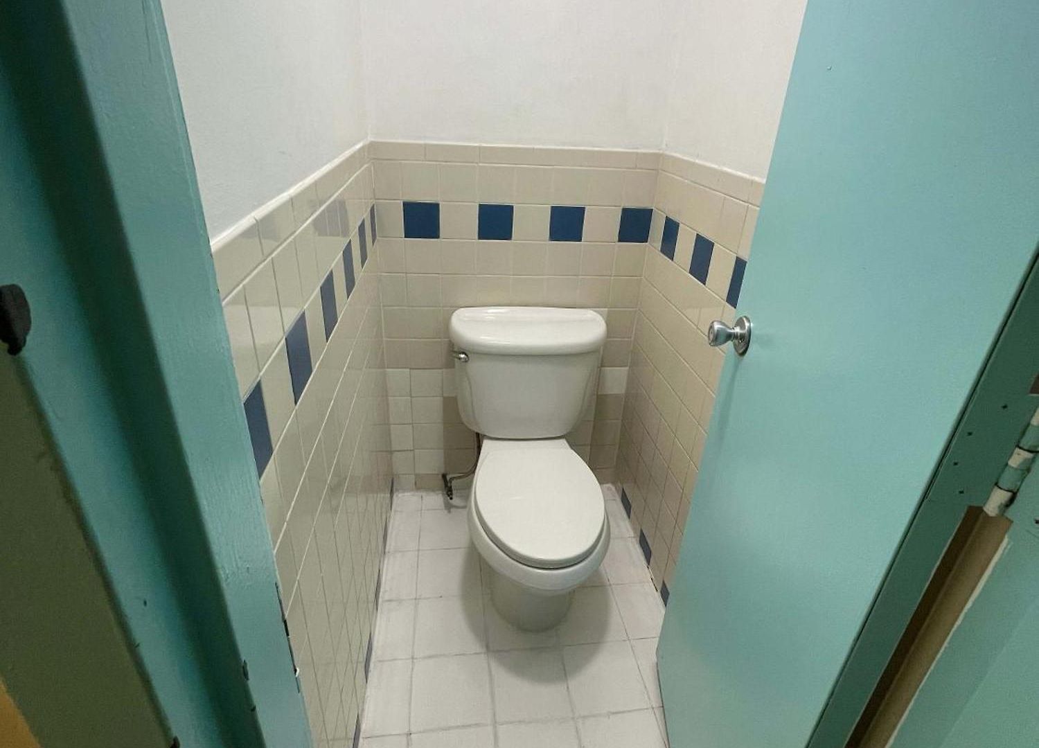 With Kitchen In Chelsea - Shared Bathroom - 3rd Floor Walk-up Apartment New York