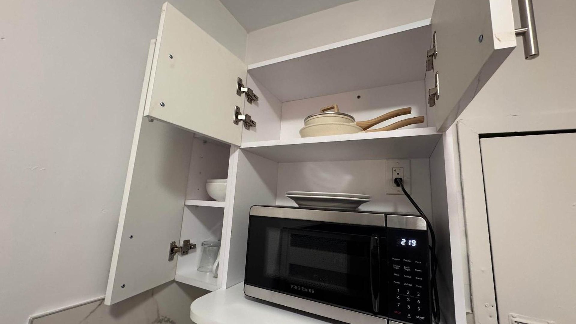 In Chelsea 2 With Kitchen - Shared Bathroom -5th Floor Walk-up New York