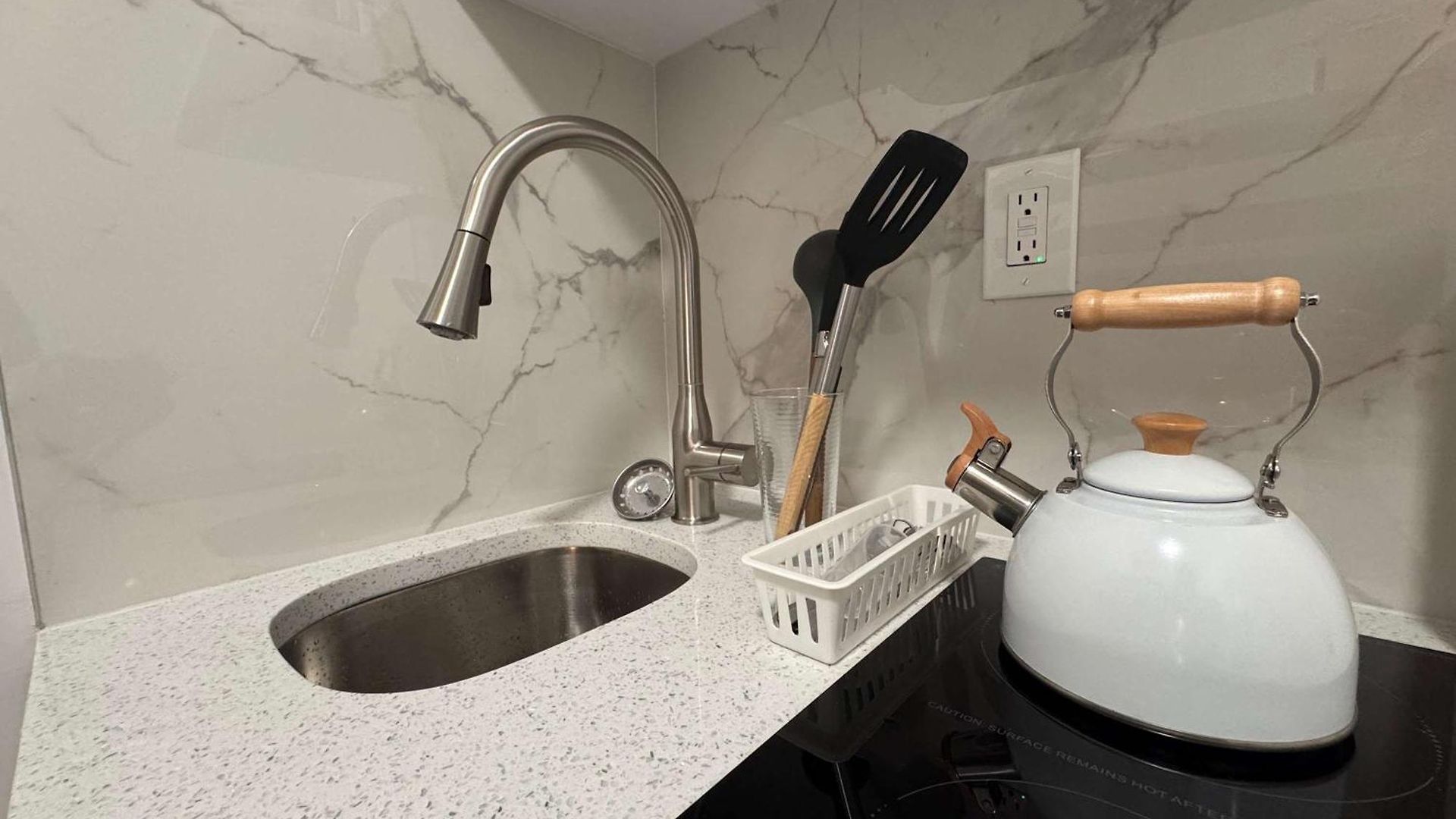 Apartment In Chelsea 2 With Kitchen - Shared Bathroom -5th Floor Walk-up New York