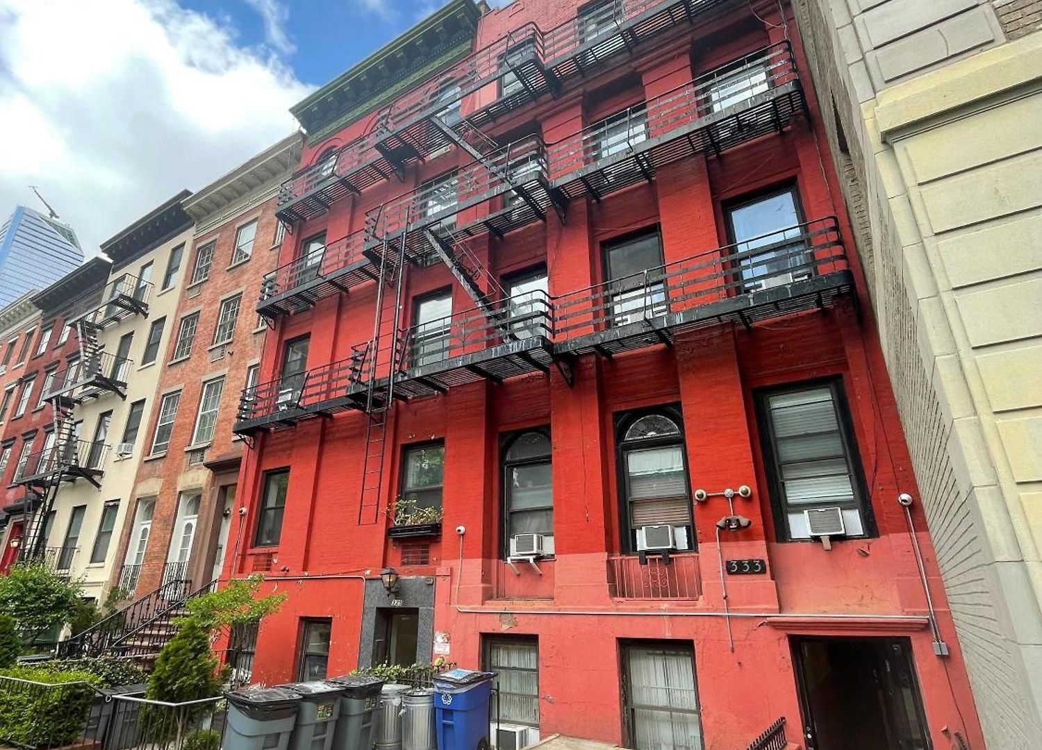 In Chelsea 2 With Kitchen - Shared Bathroom -5th Floor Walk-up