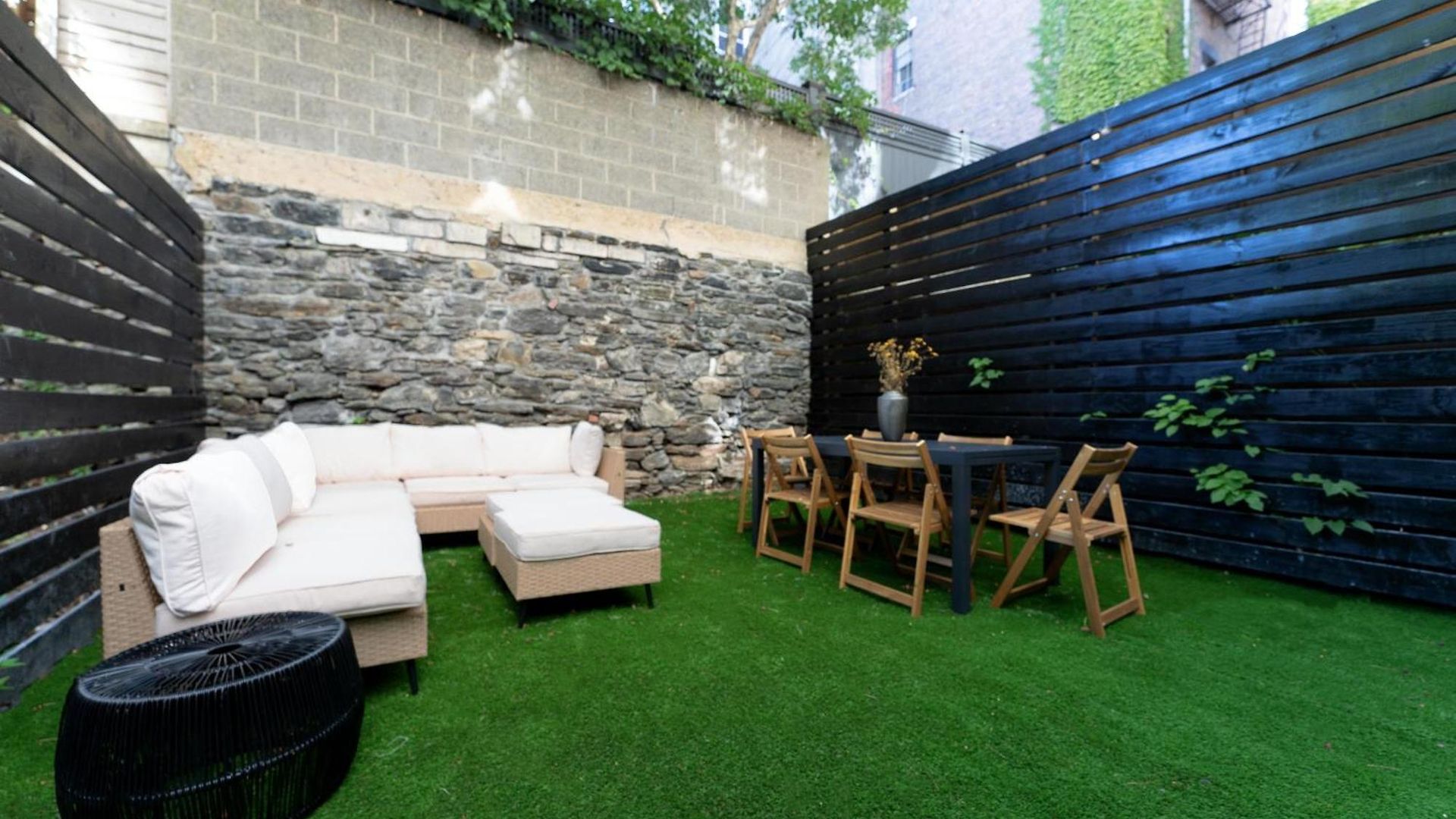 Massive Nyc Brownstone Wpatio Apartment *
