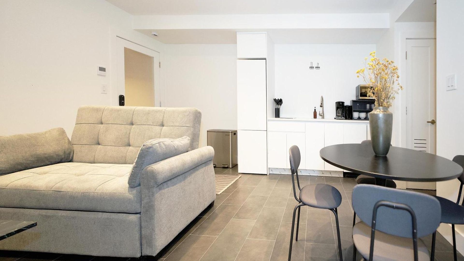 Massive Nyc Brownstone Wpatio Apartment *