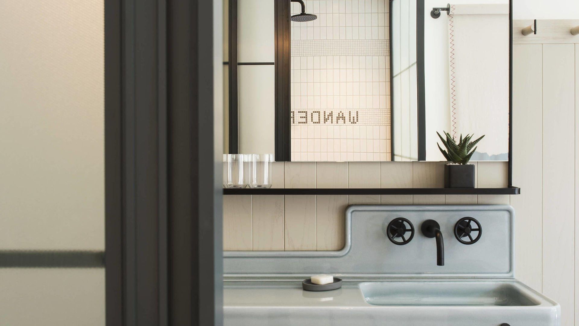 Moxy Nyc Chelsea Hotel
