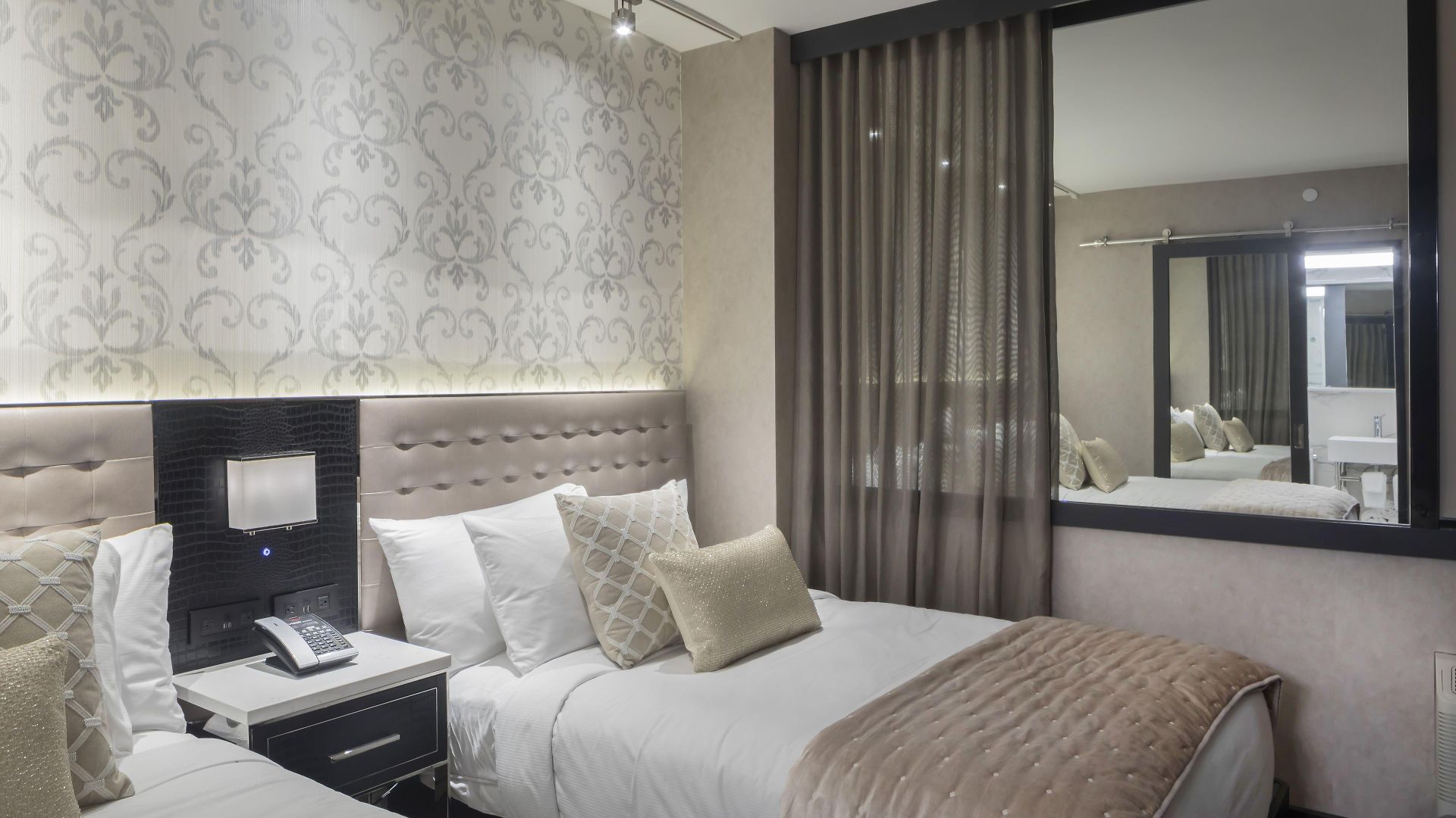 Aliz Times Square Hotel 4*
