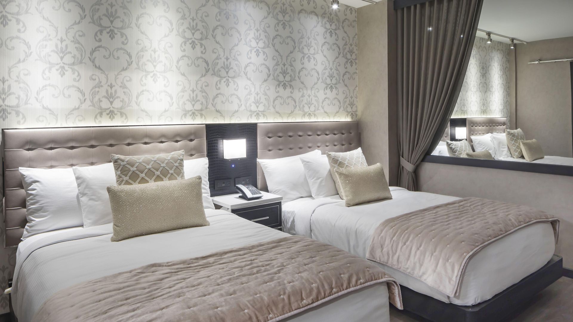 Aliz Times Square Hotel 4*