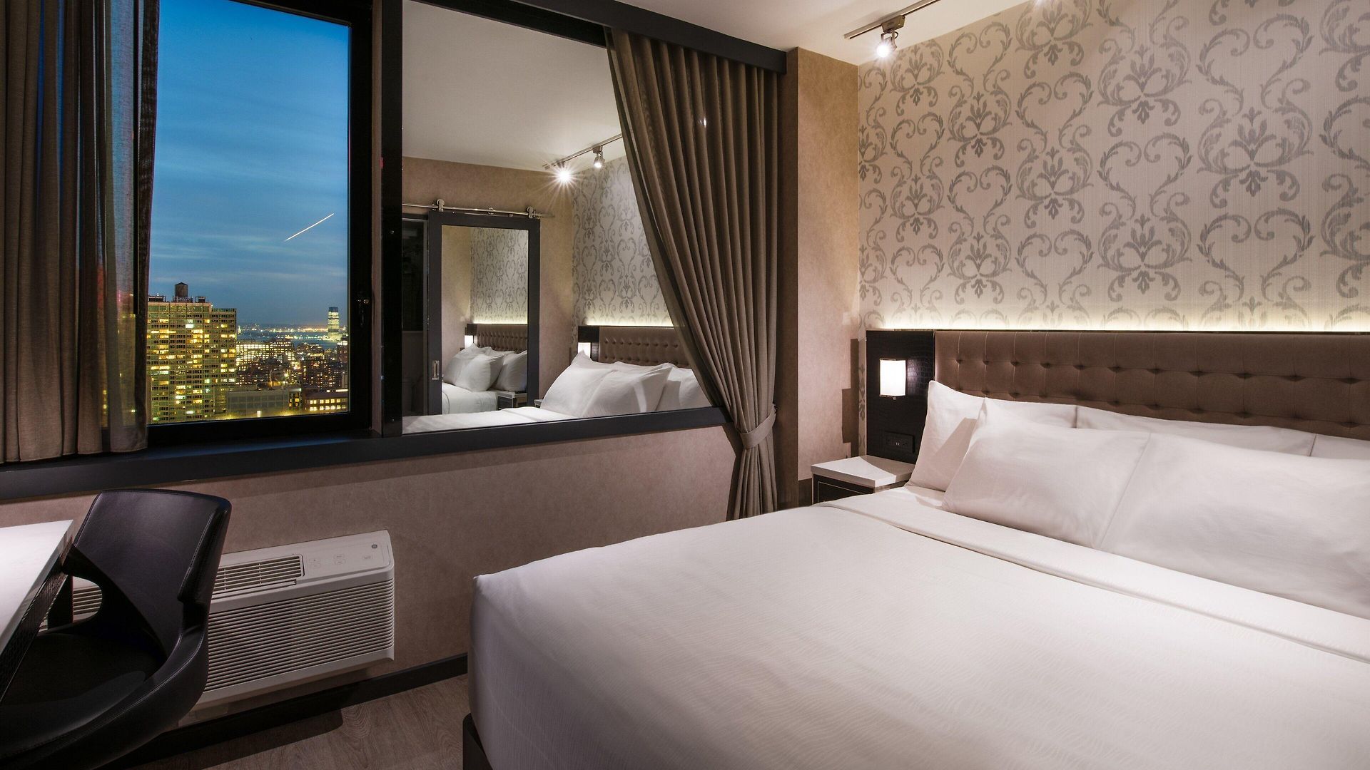 Hotel Aliz Times Square 4*