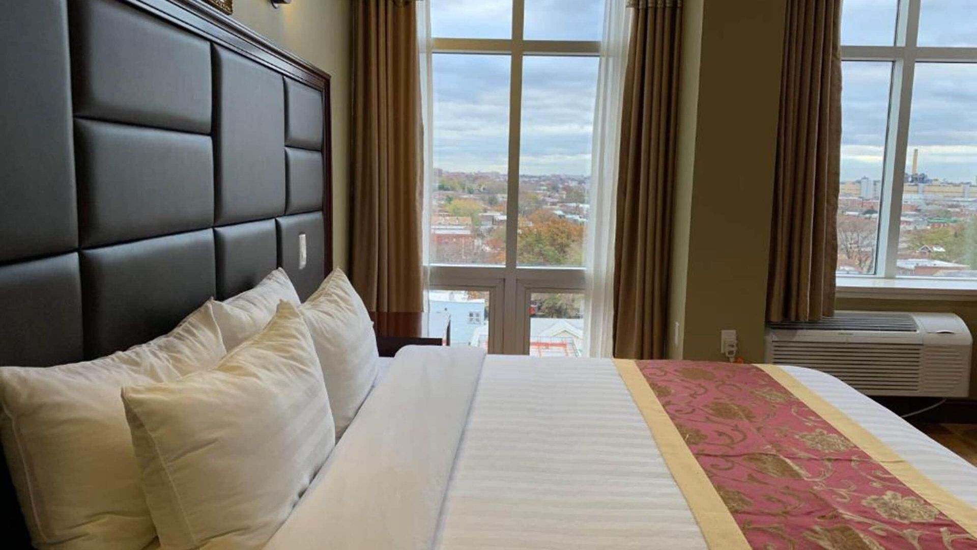 The Queens Hotel 2*