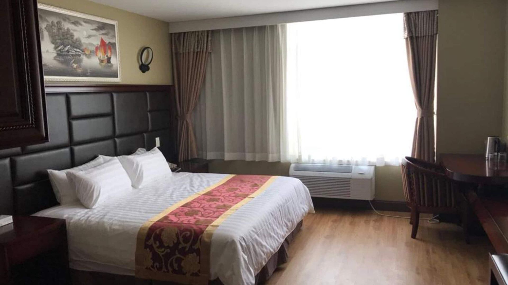 The Queens Hotel 2*
