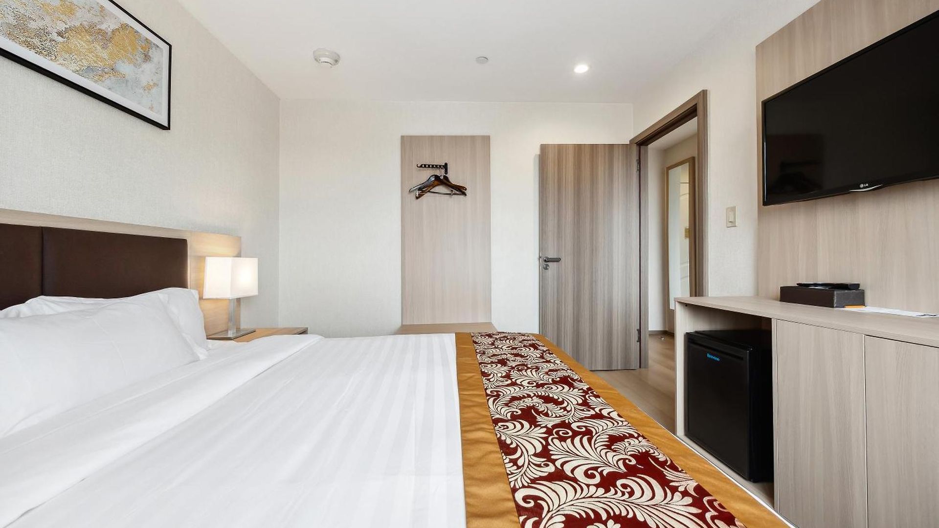 Hotel Ramada By Wyndham Flushing Queens 3*