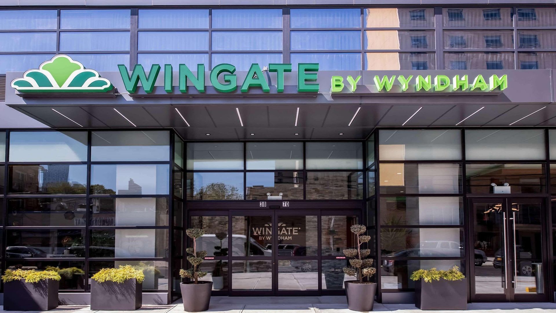Wingate By Wyndham Long Island Hotel 3*
